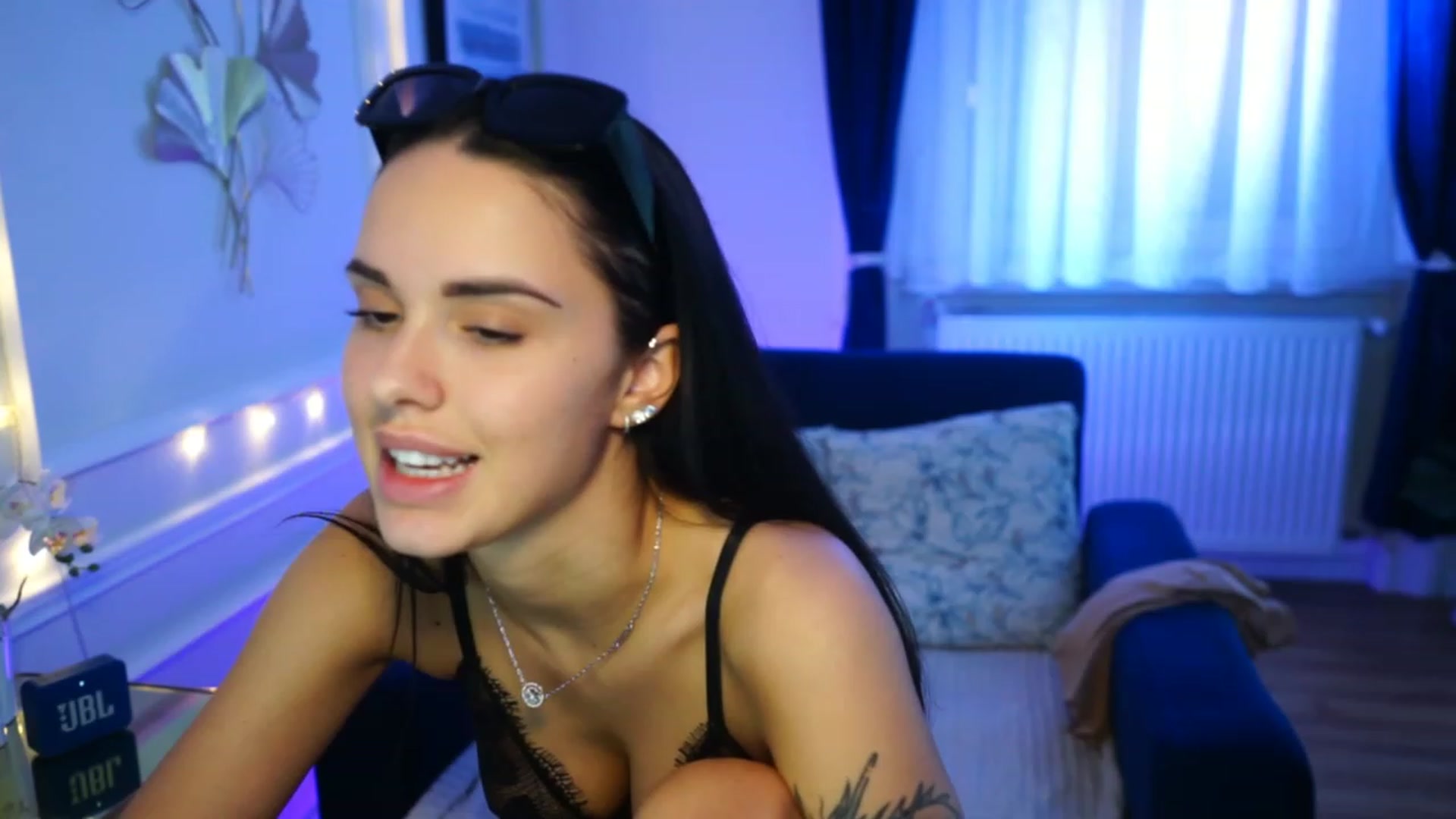 Gallery image thumbnail from cinnabellee's myfreecams stream on, 04/15/2023, 19:42 image 5 of 20