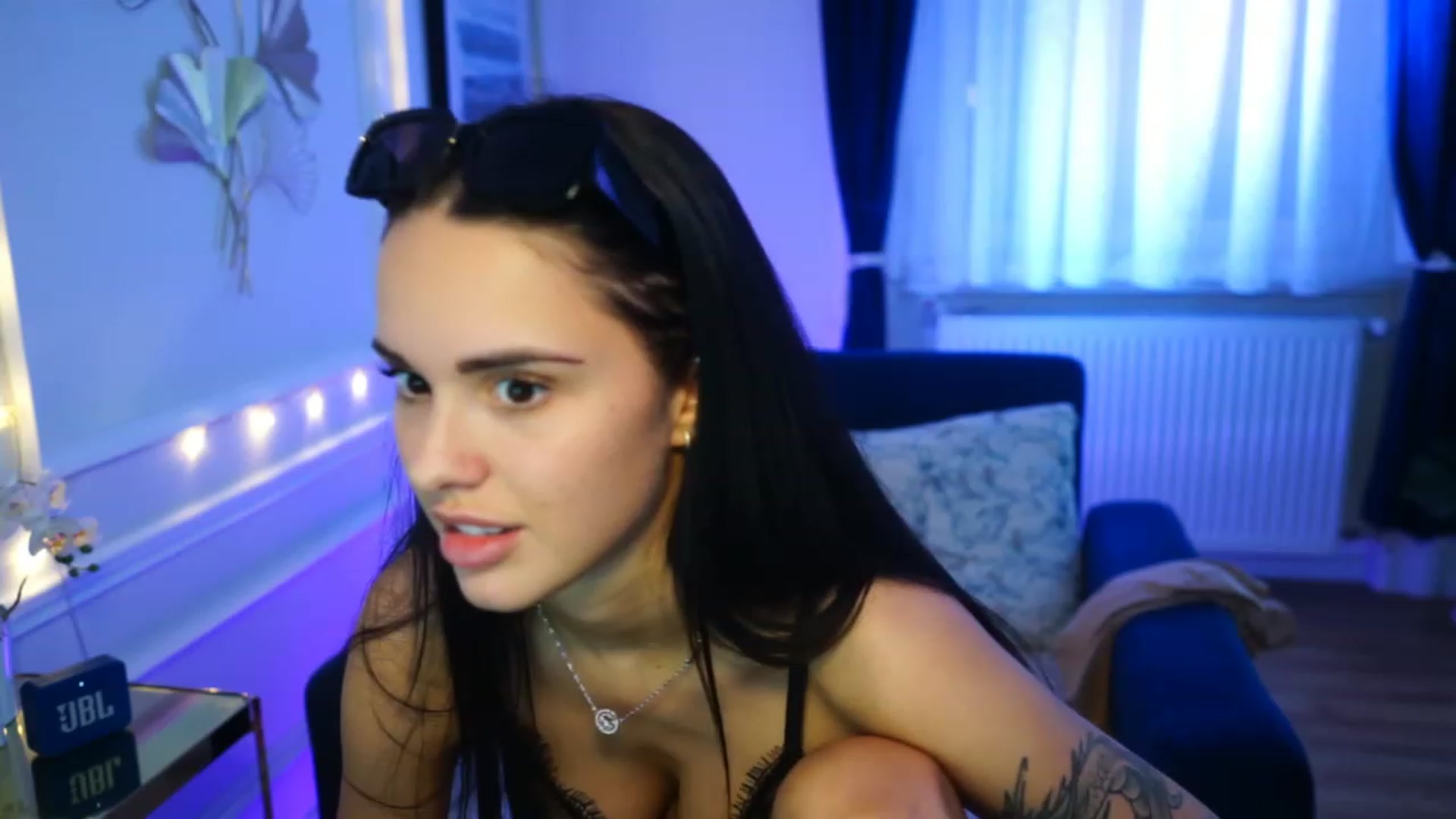 Gallery image thumbnail from cinnabellee's myfreecams stream on, 04/15/2023, 19:42 image 6 of 20