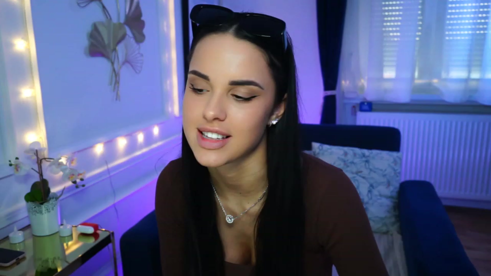 Gallery image thumbnail from cinnabellee's myfreecams stream on, 04/19/2023, 17:38 image 11 of 20