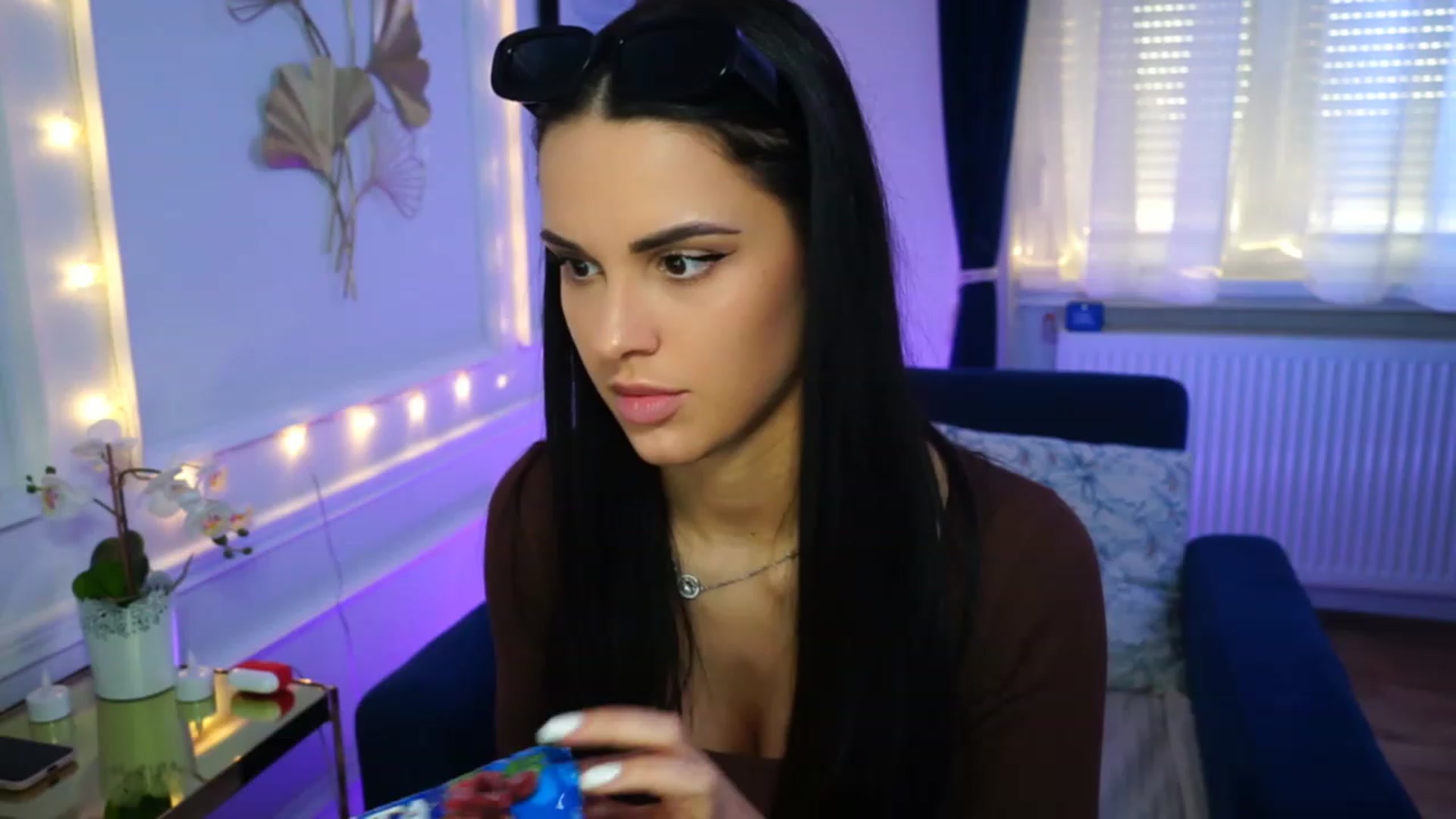 Gallery image thumbnail from cinnabellee's myfreecams stream on, 04/19/2023, 17:38 image 5 of 20