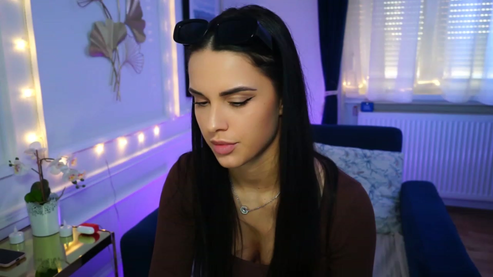 Gallery image thumbnail from cinnabellee's myfreecams stream on, 04/19/2023, 17:38 image 8 of 20