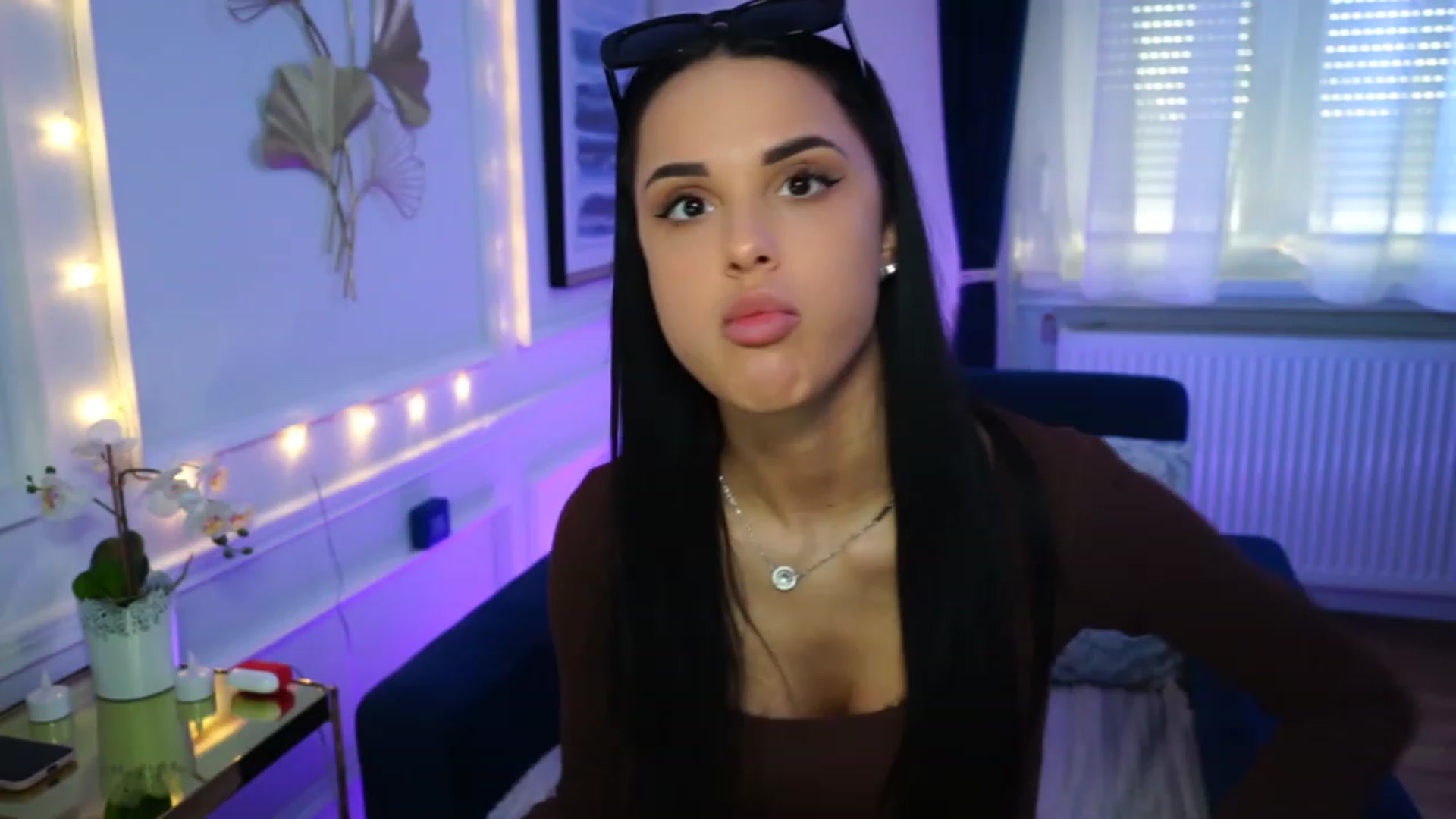 Gallery image thumbnail from cinnabellee's myfreecams stream on, 04/19/2023, 17:38 image 1 of 20