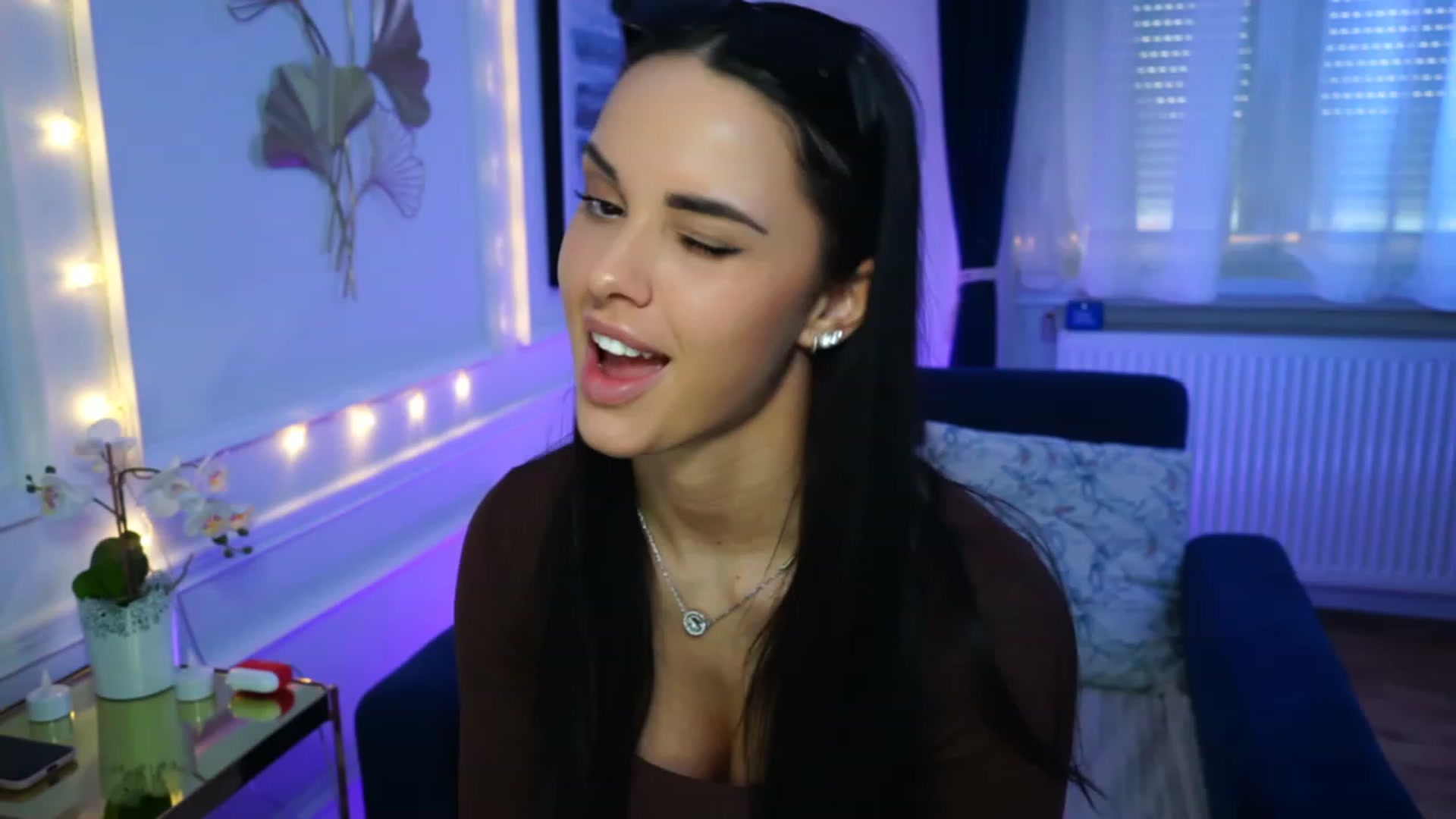 Gallery image thumbnail from cinnabellee's myfreecams stream on, 04/19/2023, 17:38 image 13 of 20