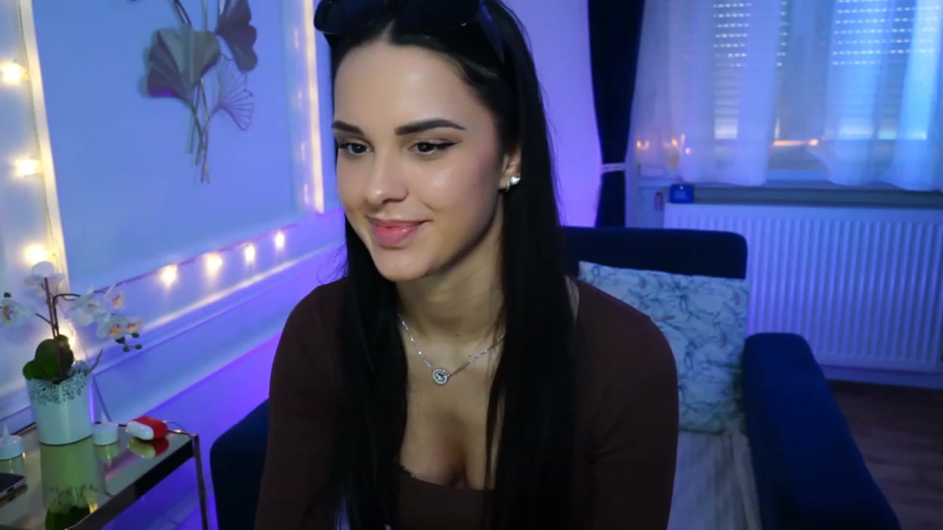 Gallery image thumbnail from cinnabellee's myfreecams stream on, 04/19/2023, 17:38 image 15 of 20