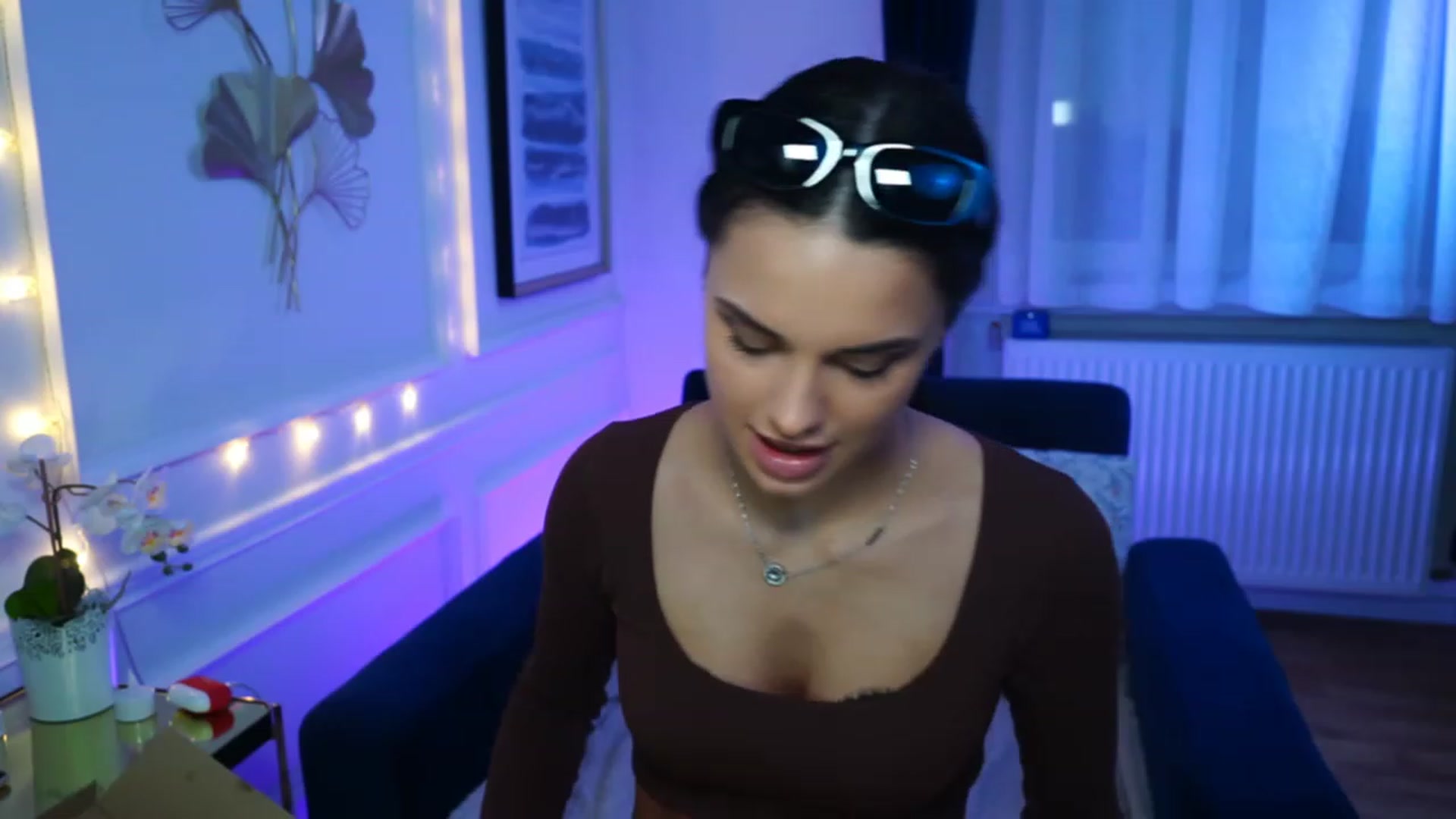 Gallery image thumbnail from cinnabellee's myfreecams stream on, 04/19/2023, 18:11 image 12 of 20