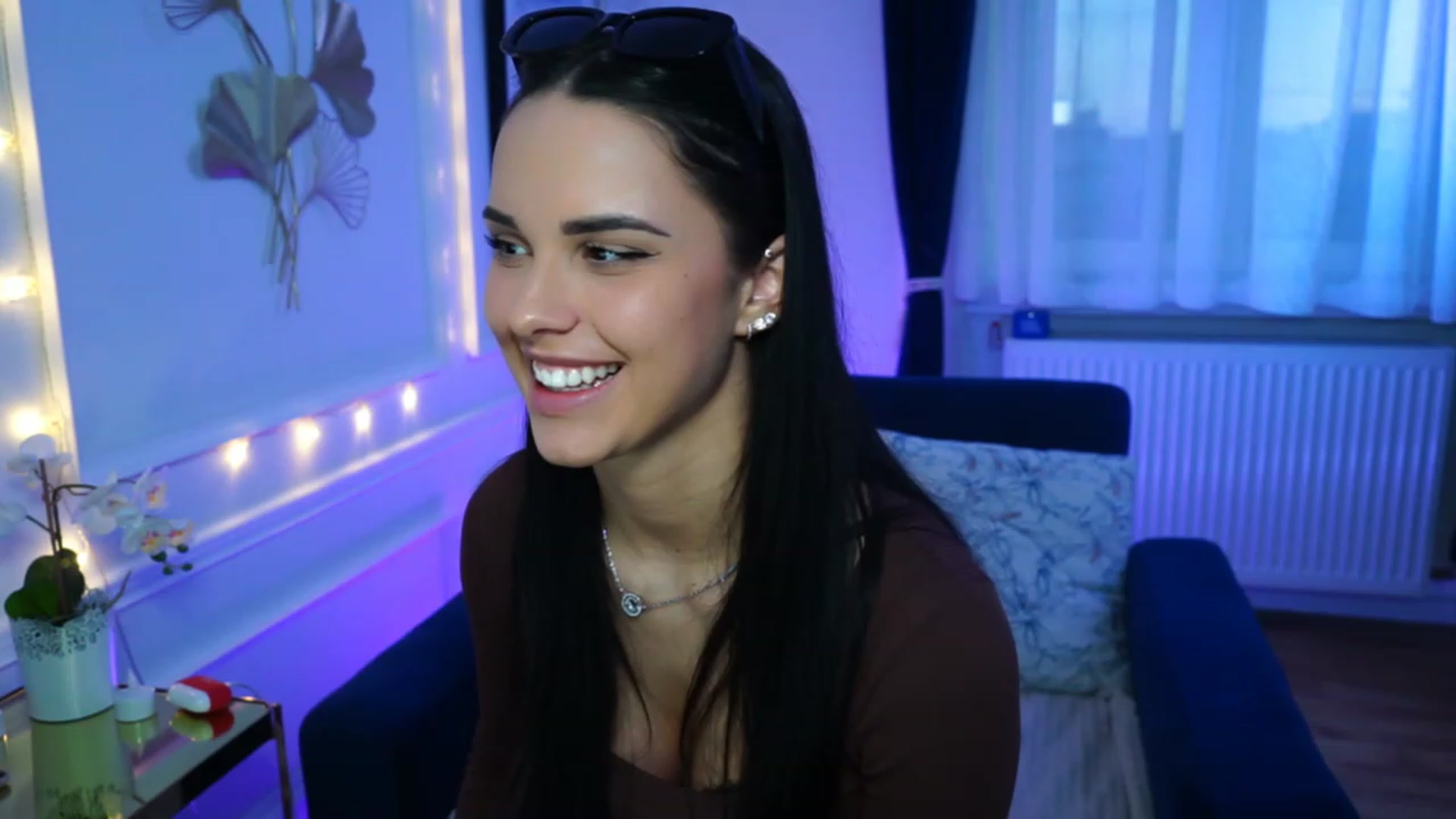 Gallery image thumbnail from cinnabellee's myfreecams stream on, 04/19/2023, 18:11 image 1 of 20