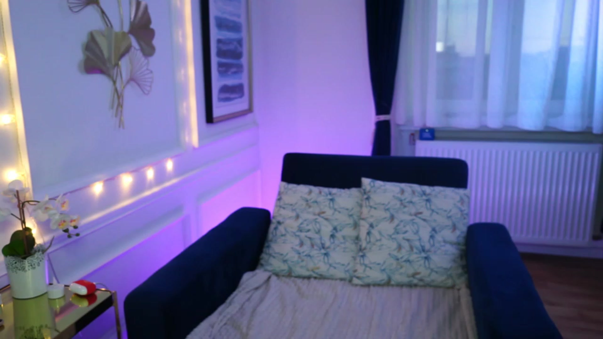 Gallery image thumbnail from cinnabellee's myfreecams stream on, 04/19/2023, 18:11 image 2 of 20