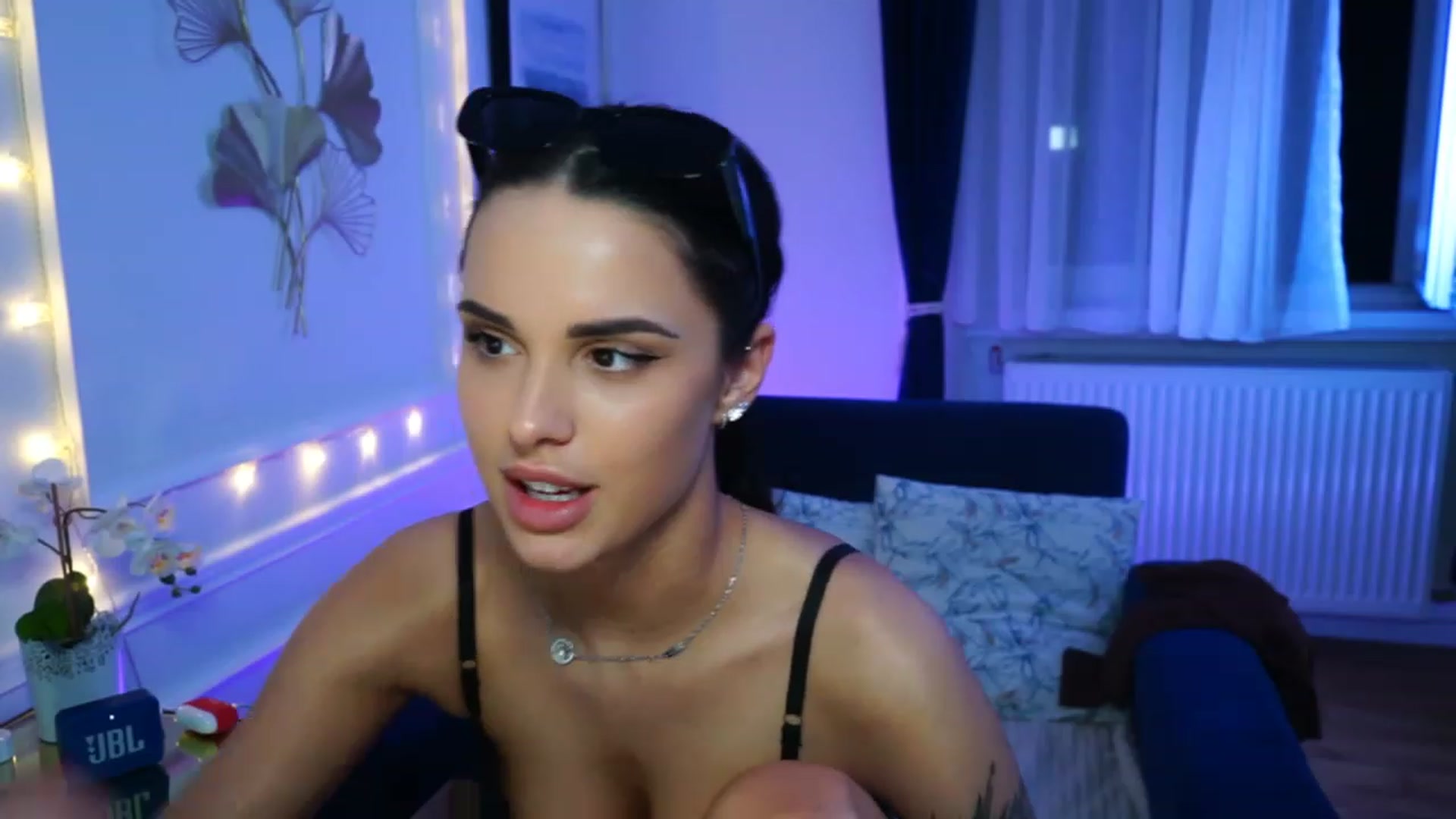 Gallery image thumbnail from cinnabellee's myfreecams stream on, 04/19/2023, 21:22 image 10 of 20