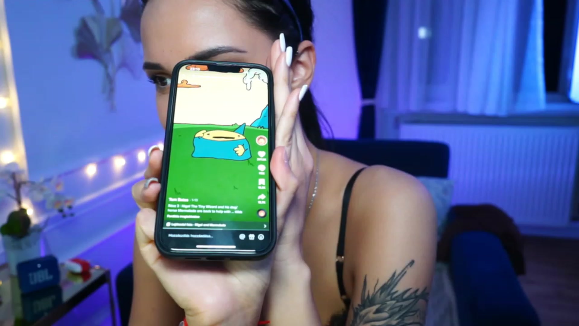 Gallery image thumbnail from cinnabellee's myfreecams stream on, 04/19/2023, 21:22 image 17 of 20