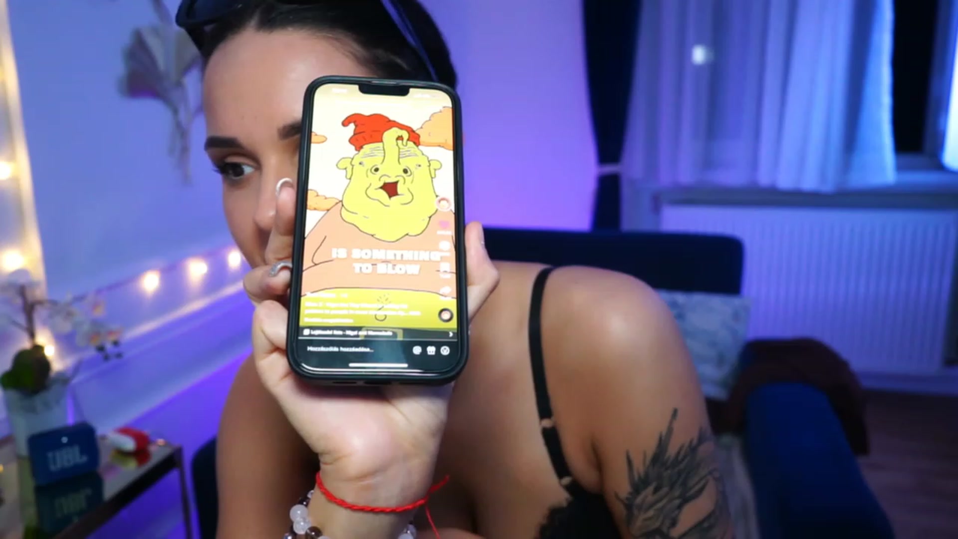 Gallery image thumbnail from cinnabellee's myfreecams stream on, 04/19/2023, 21:22 image 18 of 20