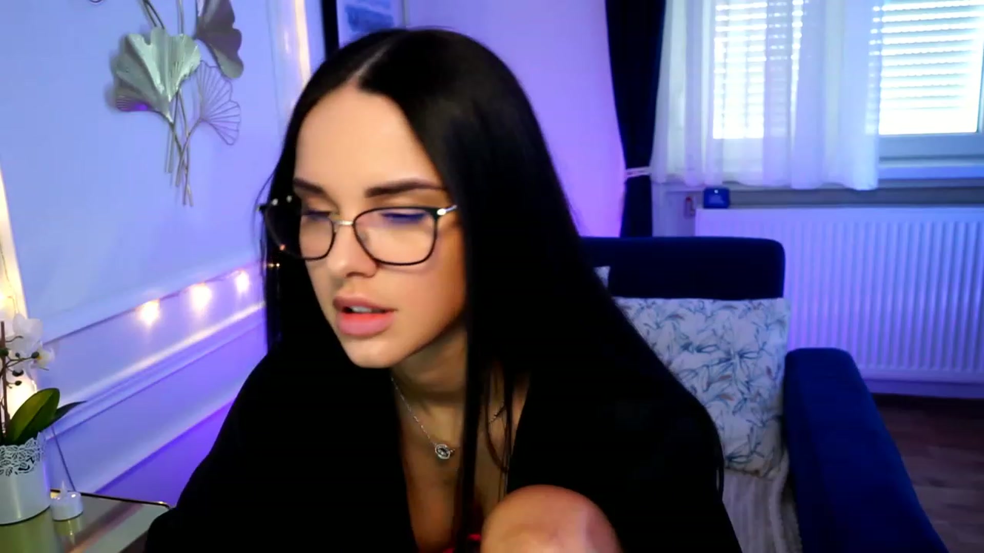 Gallery image thumbnail from cinnabellee's myfreecams stream on, 04/20/2023, 16:20 image 3 of 20