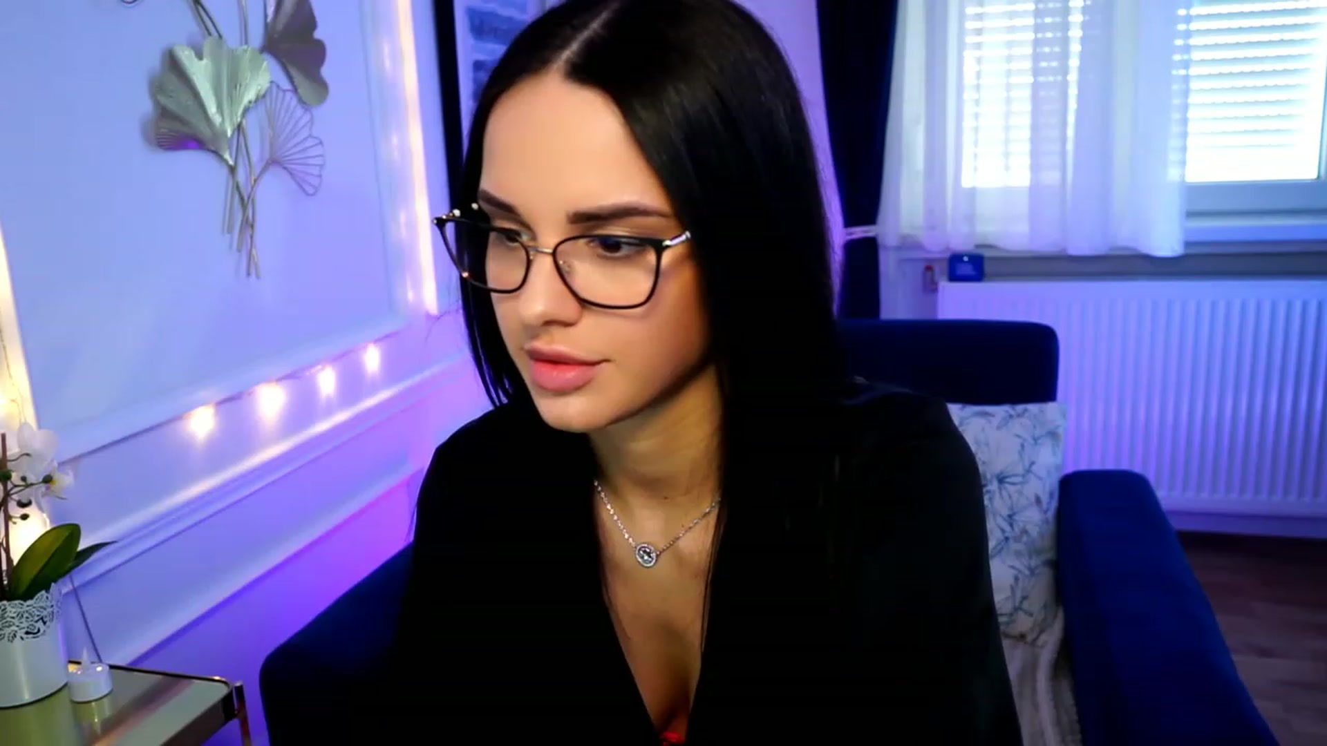Gallery image thumbnail from cinnabellee's myfreecams stream on, 04/20/2023, 16:20 image 4 of 20