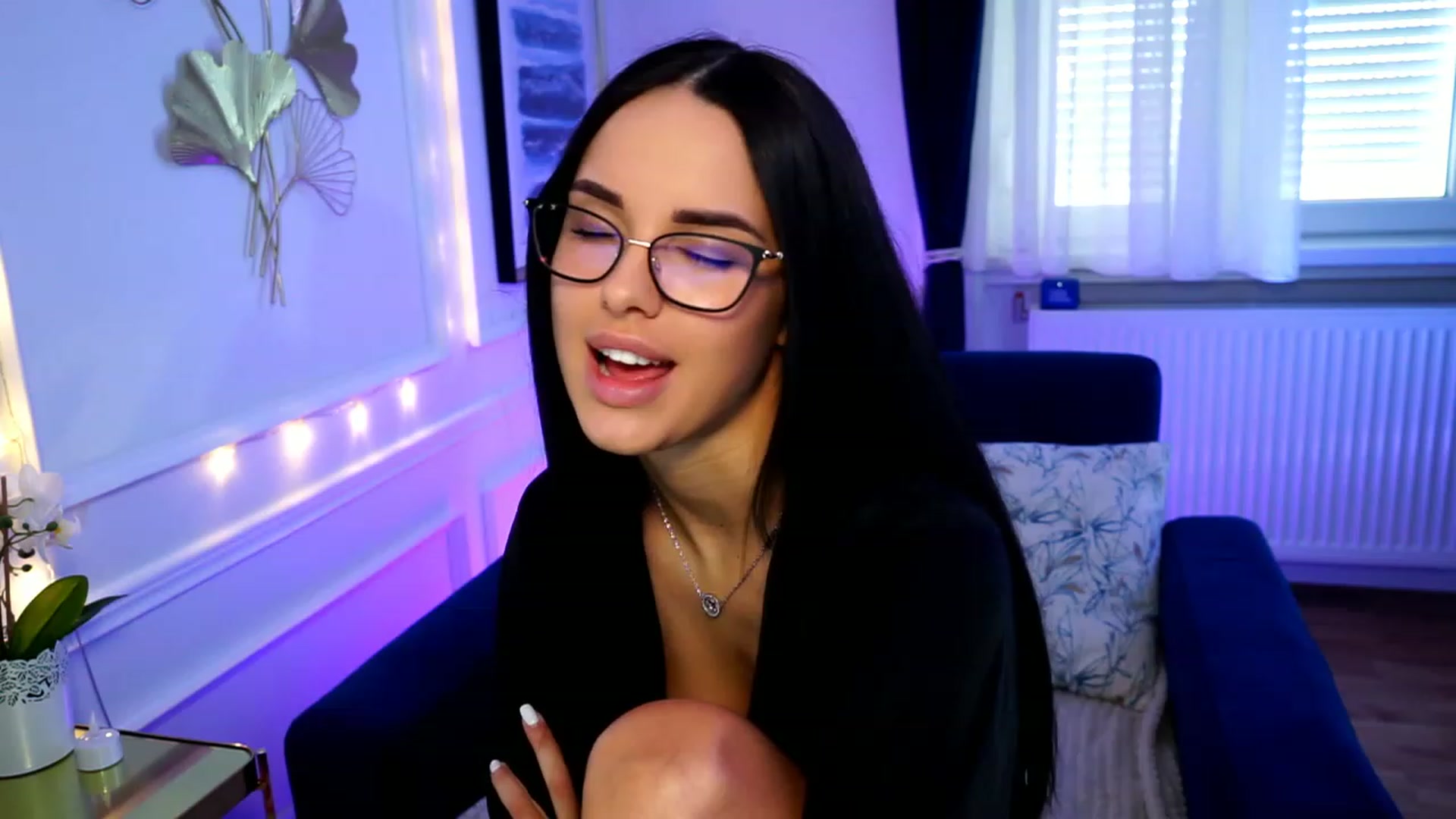 Gallery image thumbnail from cinnabellee's myfreecams stream on, 04/20/2023, 16:20 image 1 of 20