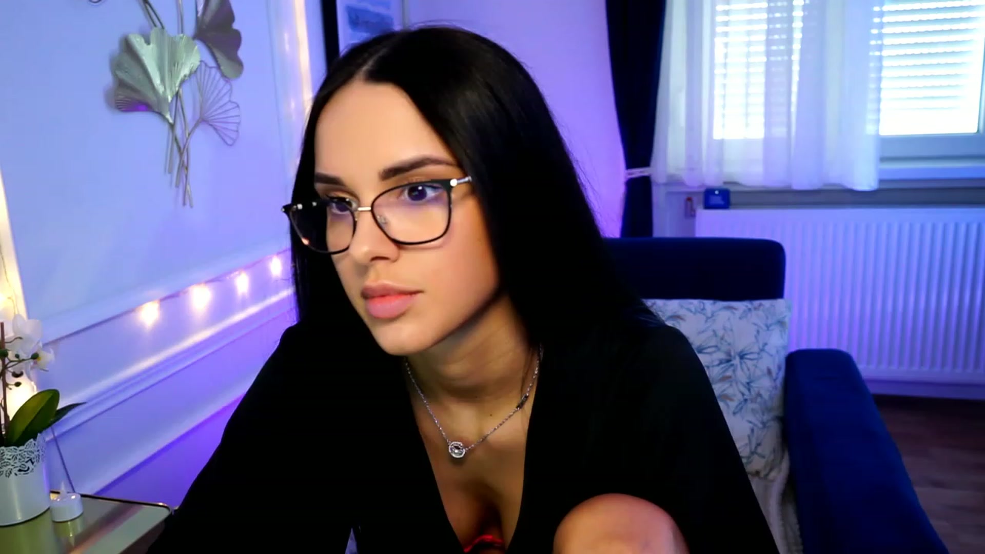 Gallery image thumbnail from cinnabellee's myfreecams stream on, 04/20/2023, 16:20 image 2 of 20