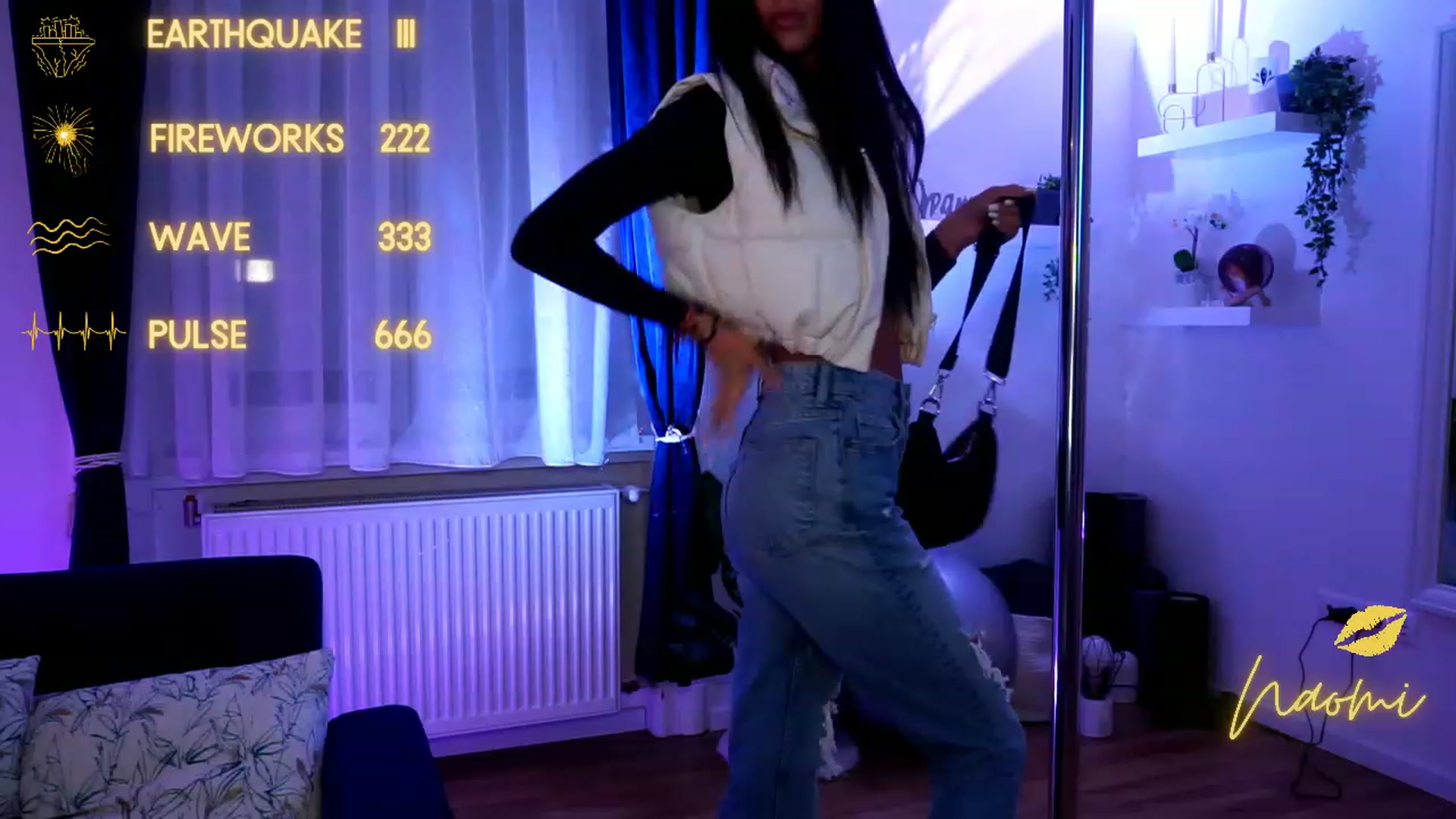 Gallery image thumbnail from cinnabellee's myfreecams stream on, 04/20/2023, 19:05 image 20 of 20