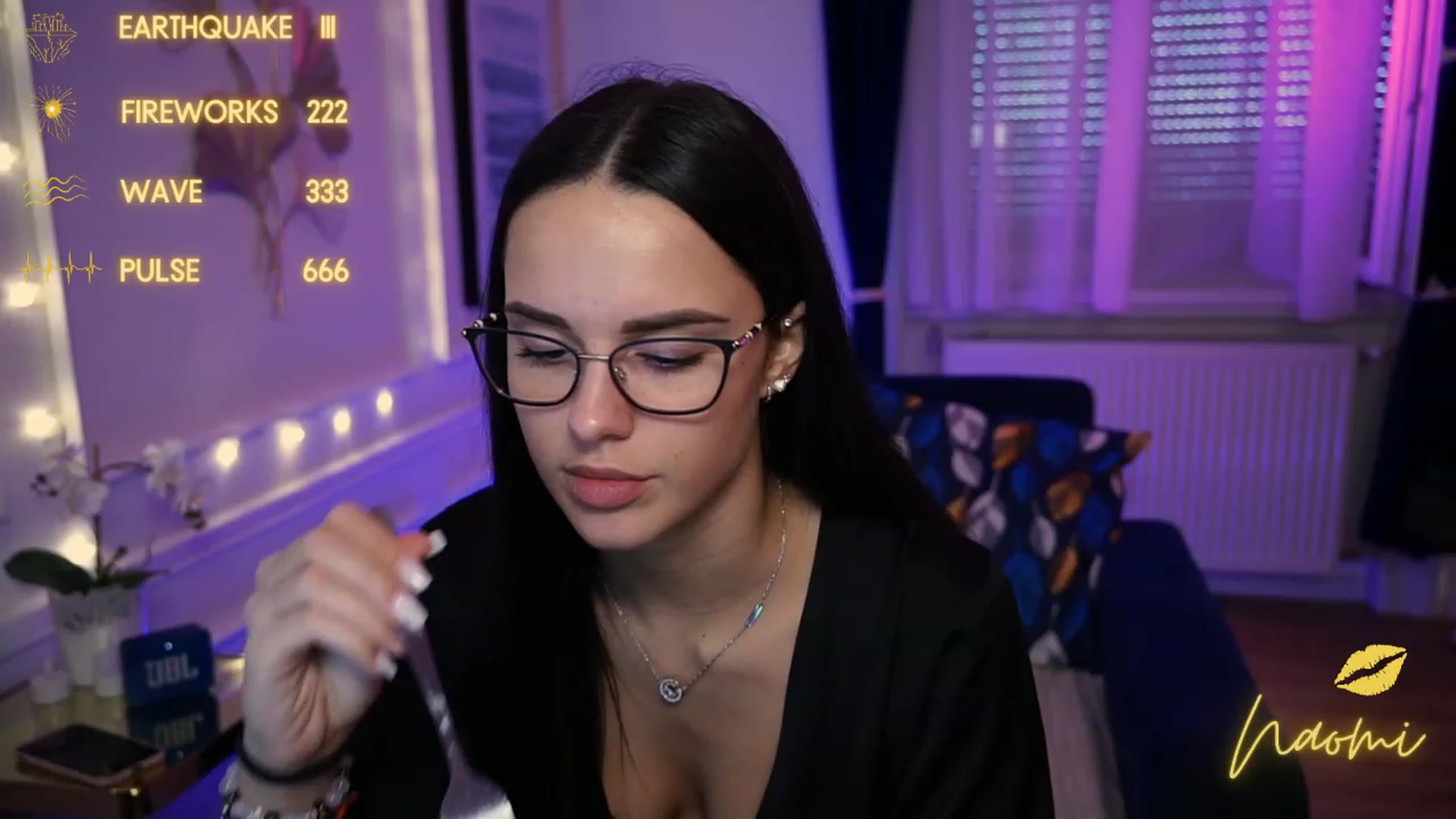 Gallery image thumbnail from cinnabellee's myfreecams stream on, 05/01/2023, 17:24 image 6 of 20