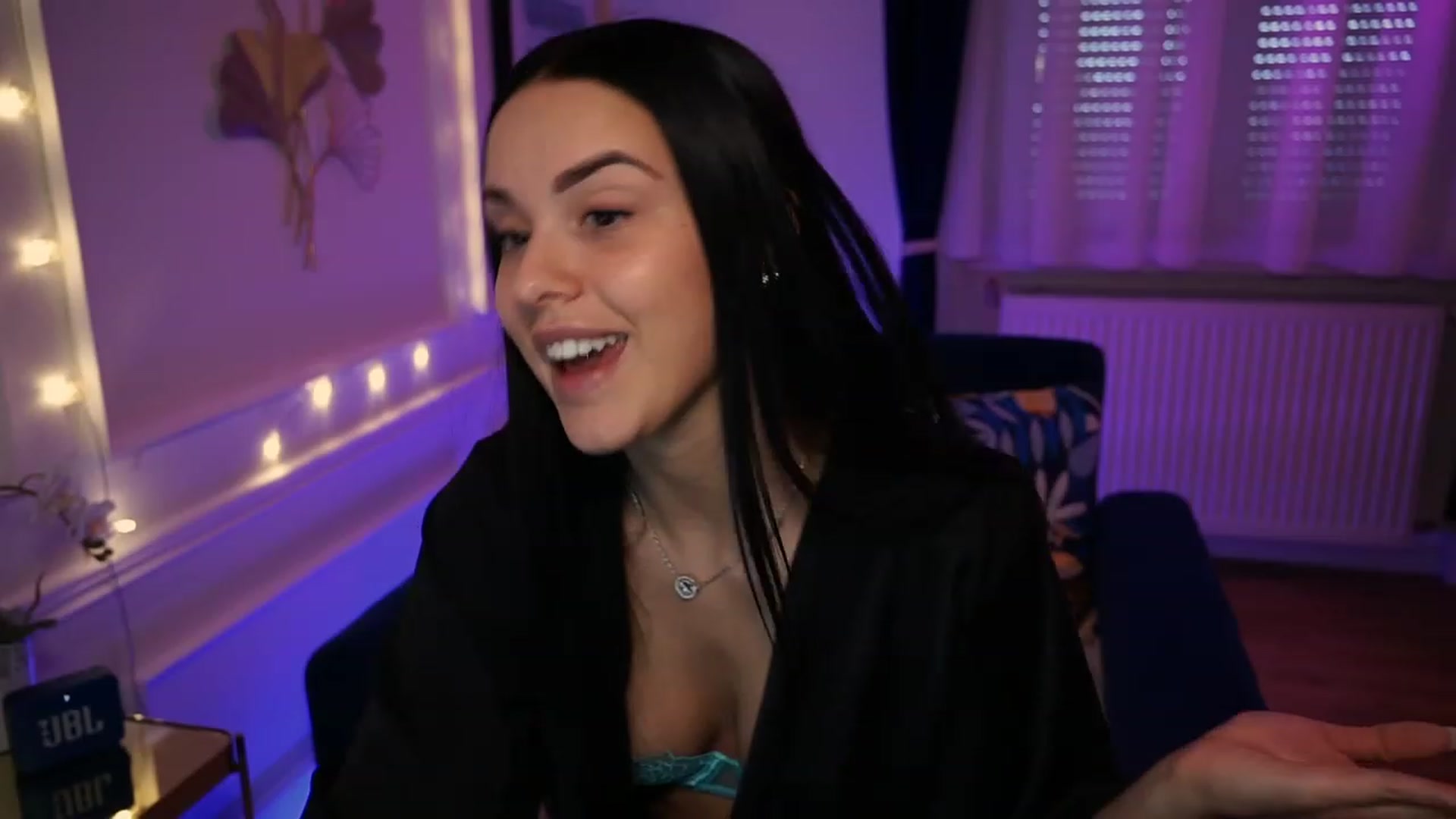 Gallery image thumbnail from cinnabellee's myfreecams stream on, 05/13/2023, 12:35 image 4 of 20