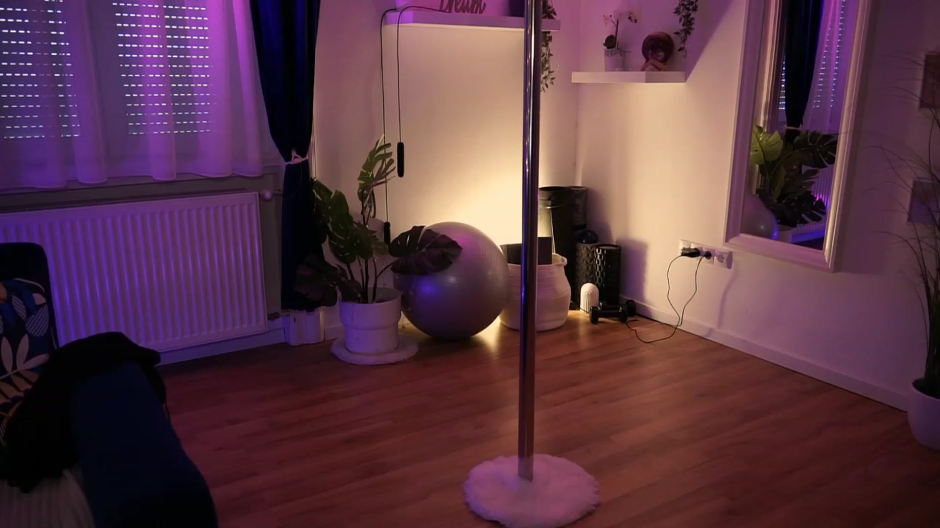 Gallery image thumbnail from cinnabellee's myfreecams stream on, 05/13/2023, 12:35 image 18 of 20