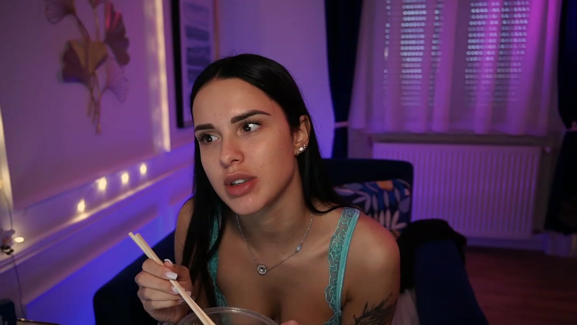 Gallery image thumbnail from cinnabellee's myfreecams stream on, 05/13/2023, 12:35 image 12 of 20
