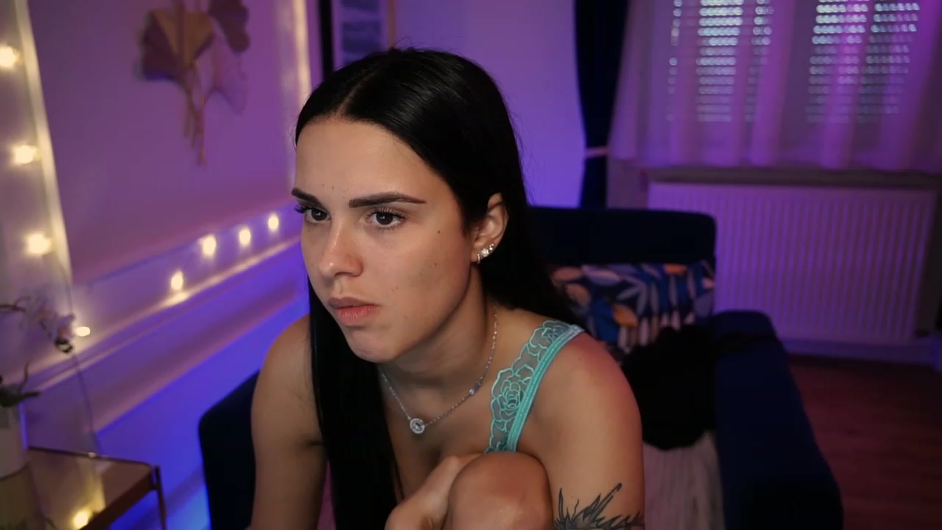 Gallery image thumbnail from cinnabellee's myfreecams stream on, 05/13/2023, 13:45 image 8 of 20
