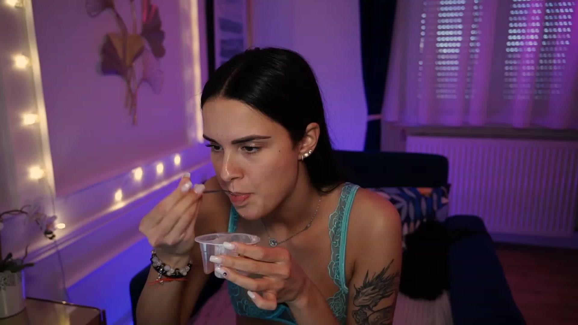 Gallery image thumbnail from cinnabellee's myfreecams stream on, 05/13/2023, 13:45 image 3 of 20