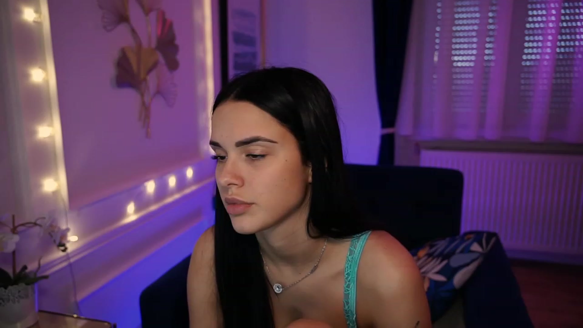 Gallery image thumbnail from cinnabellee's myfreecams stream on, 05/13/2023, 15:07 image 6 of 20