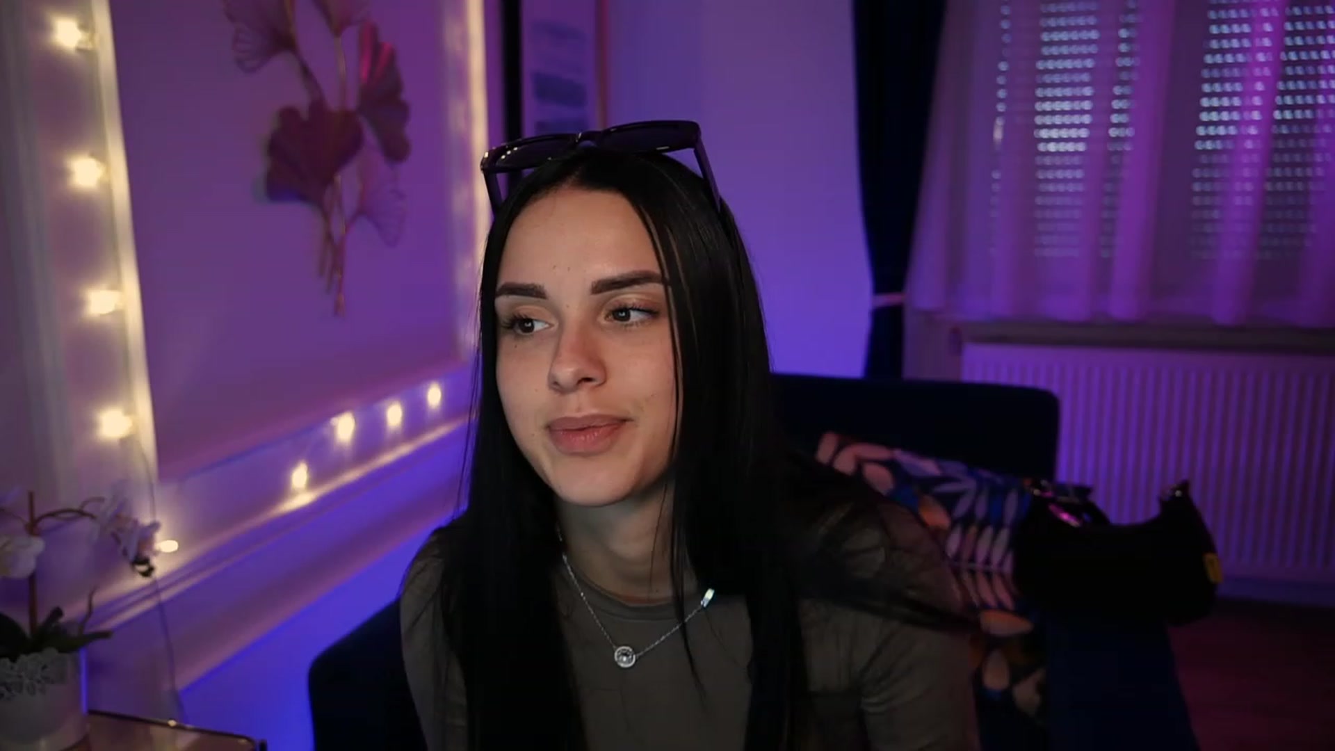 Gallery image thumbnail from cinnabellee's myfreecams stream on, 05/13/2023, 15:07 image 15 of 20