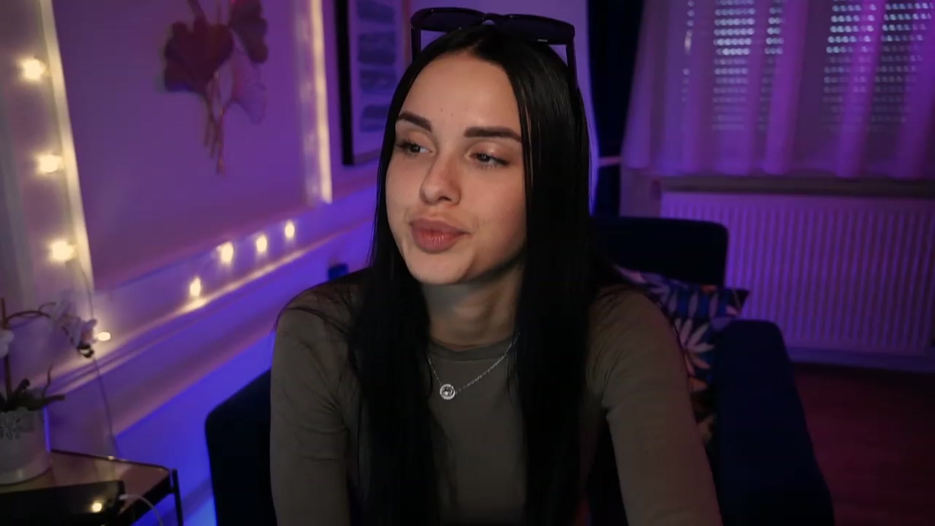 Gallery image thumbnail from cinnabellee's myfreecams stream on, 05/13/2023, 15:07 image 19 of 20