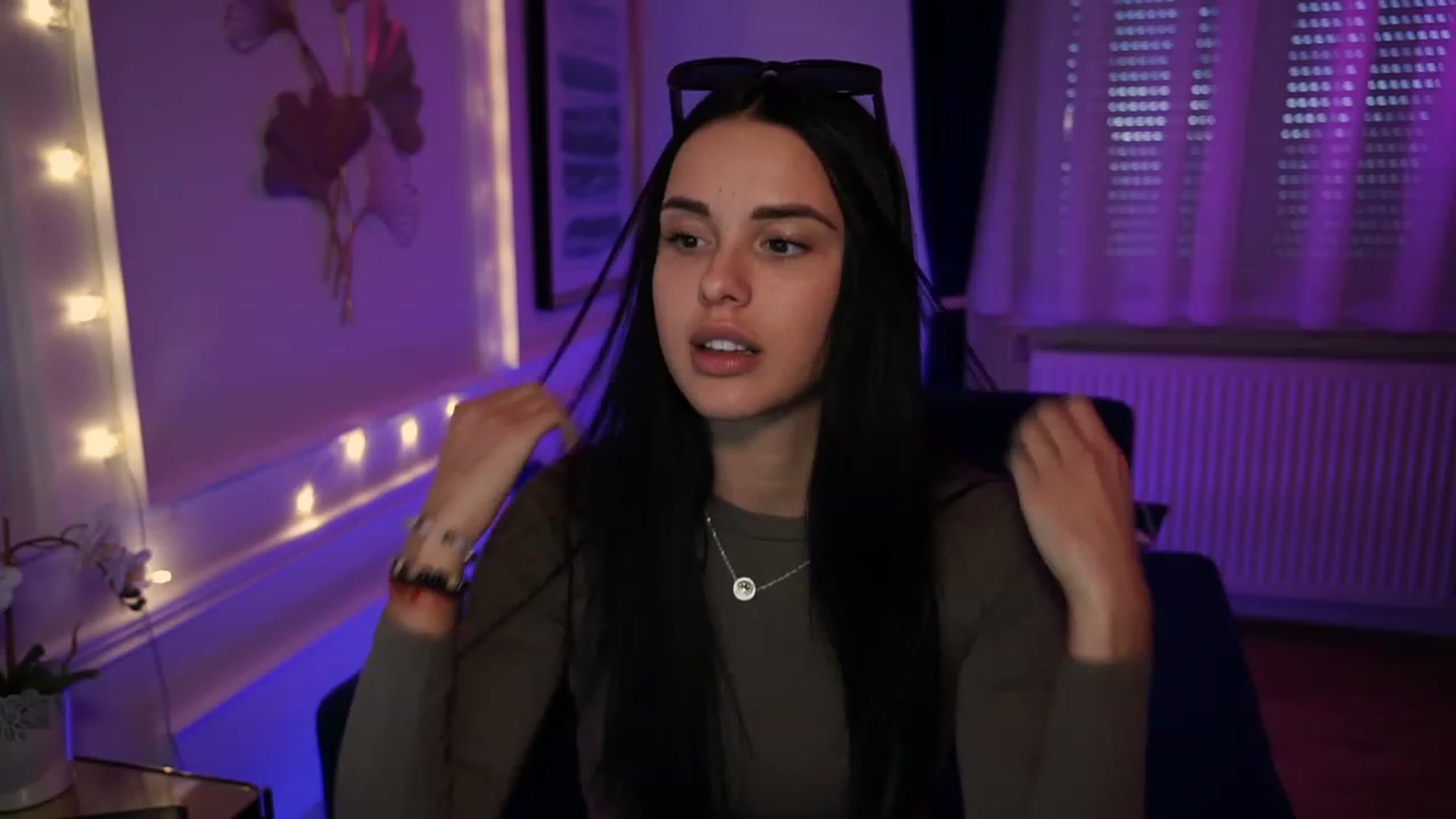 Gallery image thumbnail from cinnabellee's myfreecams stream on, 05/13/2023, 15:07 image 18 of 20