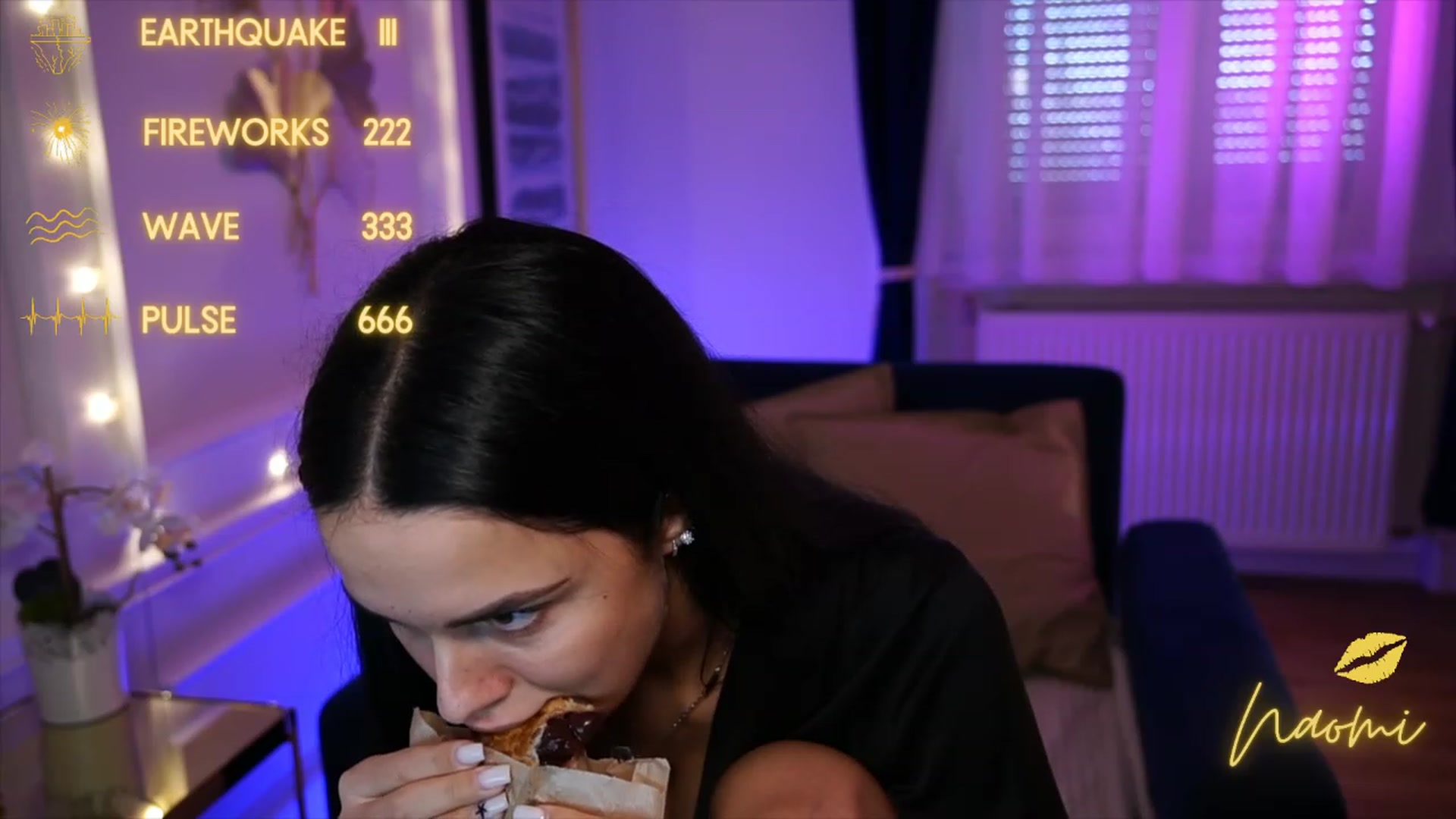 Gallery image thumbnail from cinnabellee's myfreecams stream on, 05/17/2023, 12:36 image 6 of 20