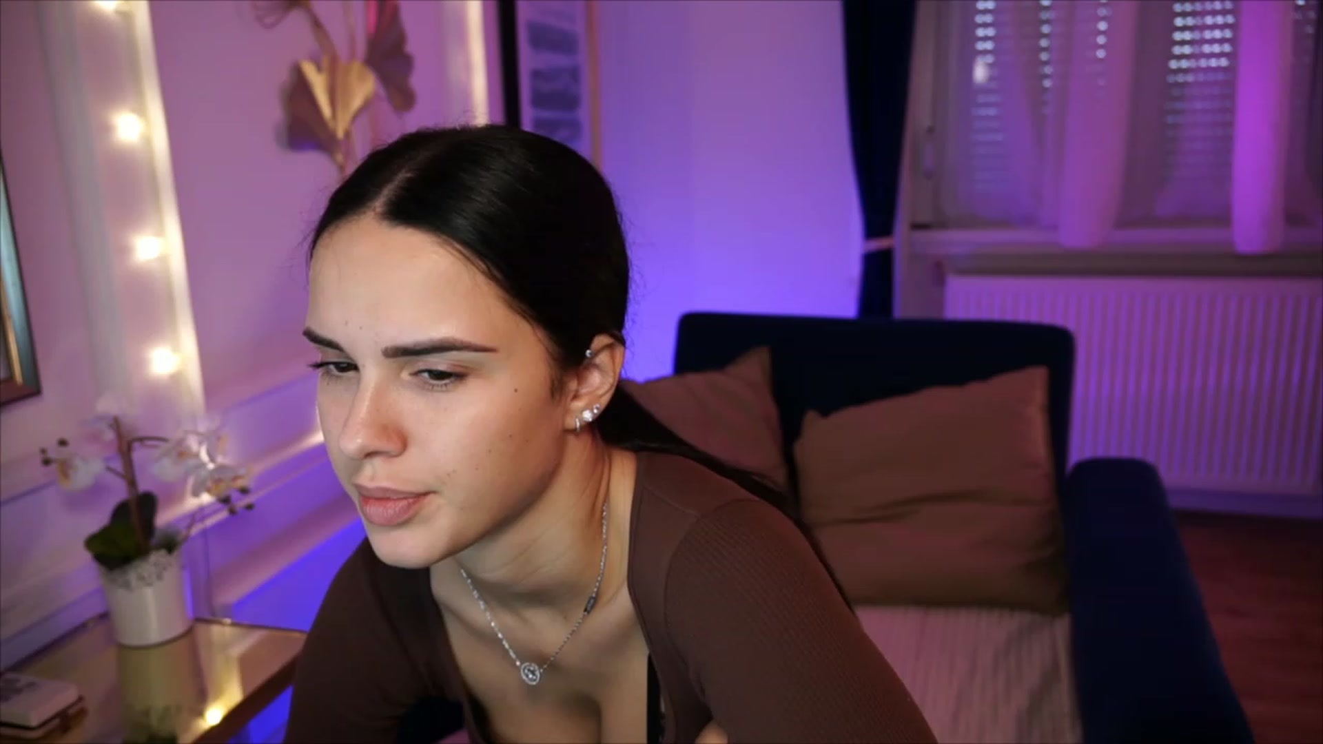 Gallery image thumbnail from cinnabellee's myfreecams stream on, 06/02/2023, 18:31 image 12 of 20