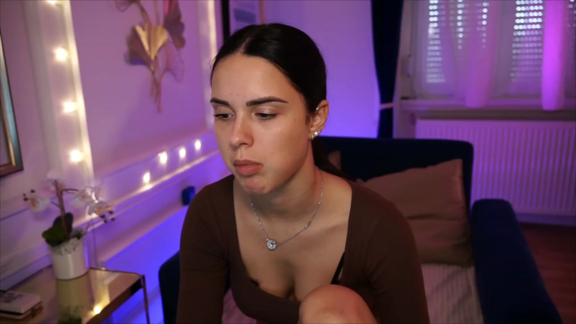Gallery image thumbnail from cinnabellee's myfreecams stream on, 06/02/2023, 18:31 image 2 of 20