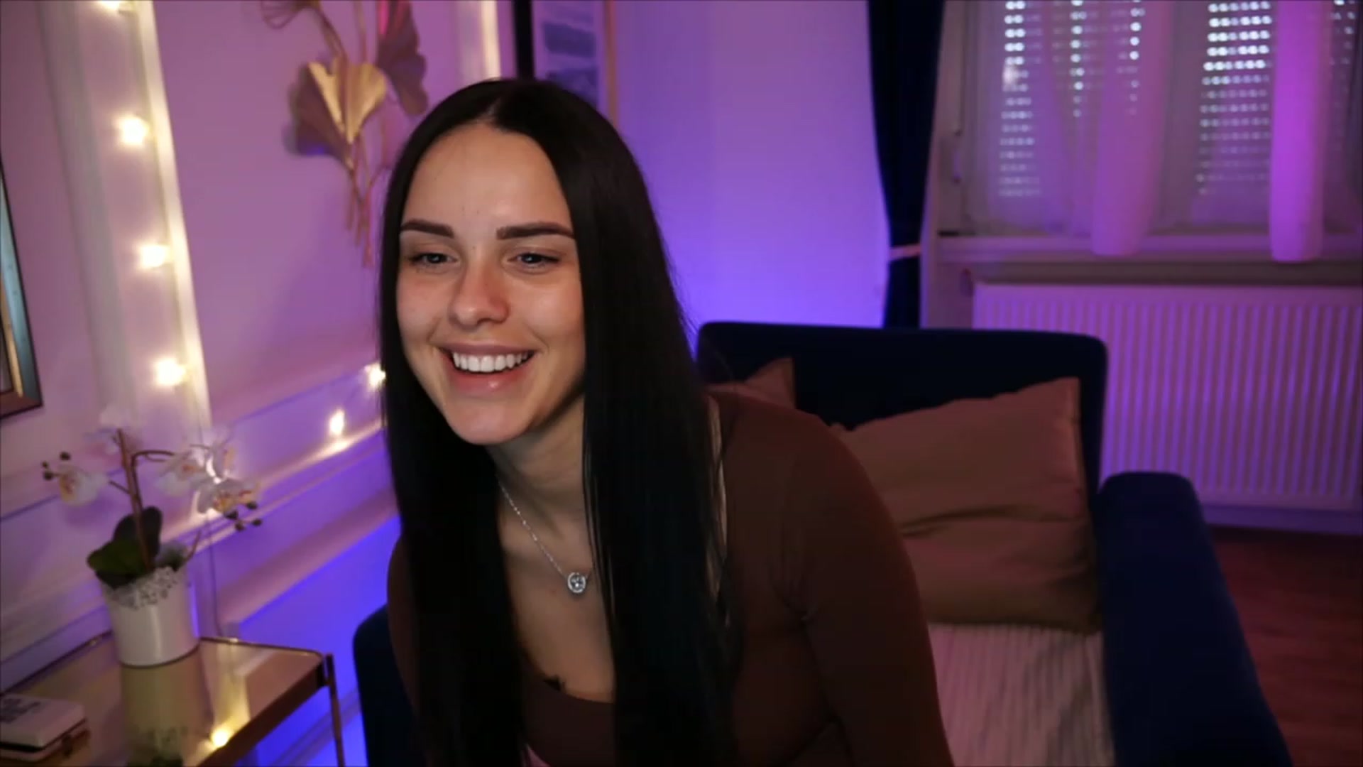 Gallery image thumbnail from cinnabellee's myfreecams stream on, 06/02/2023, 18:31 image 8 of 20