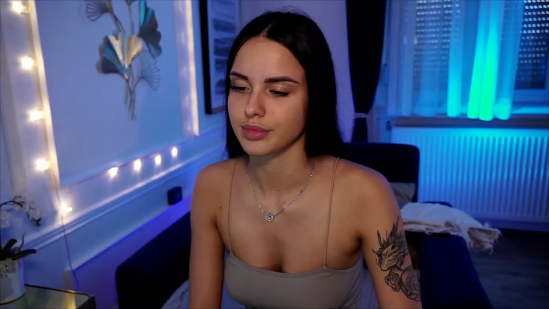 Gallery image thumbnail from cinnabellee's myfreecams stream on, 06/12/2023, 18:13 image 19 of 20