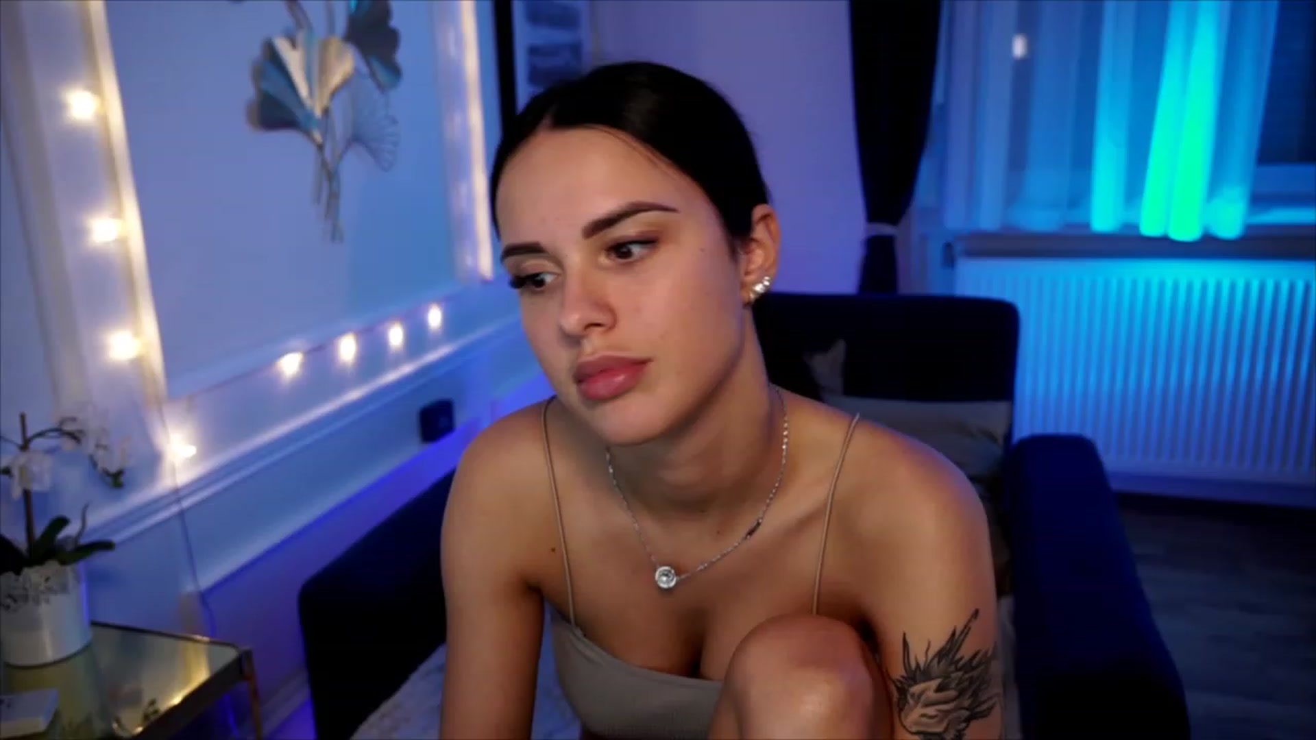 Gallery image thumbnail from cinnabellee's myfreecams stream on, 06/12/2023, 20:25 image 9 of 20
