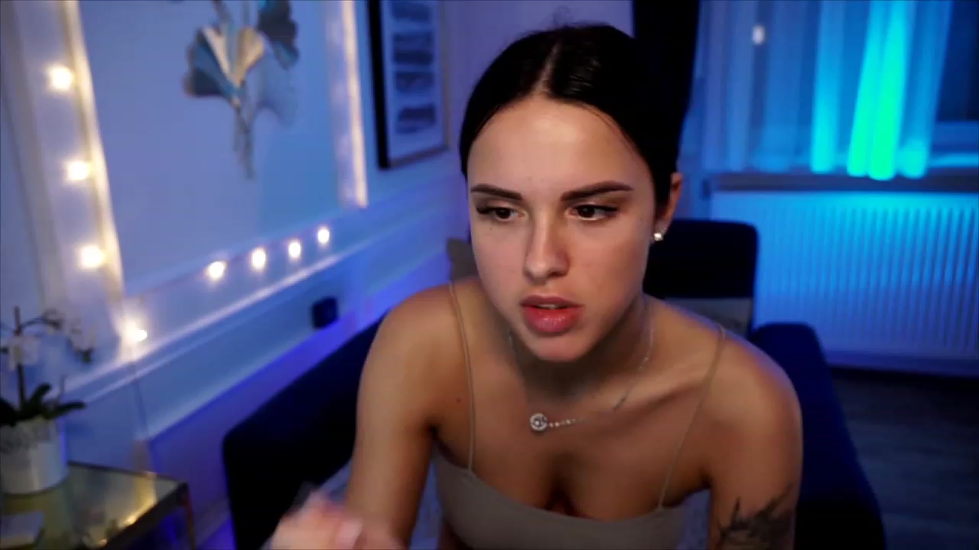 Gallery image thumbnail from cinnabellee's myfreecams stream on, 06/12/2023, 20:25 image 8 of 20