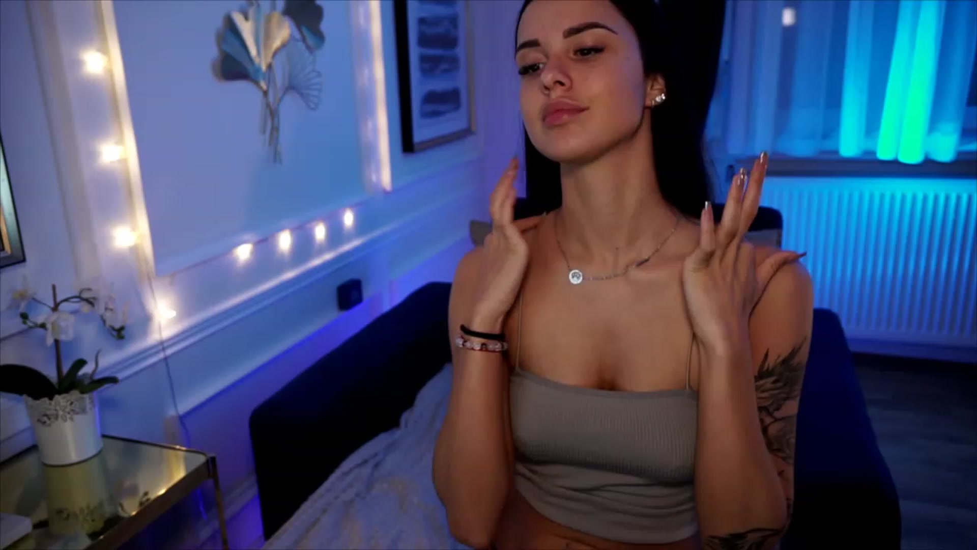 Gallery image thumbnail from cinnabellee's myfreecams stream on, 06/12/2023, 21:48 image 1 of 20
