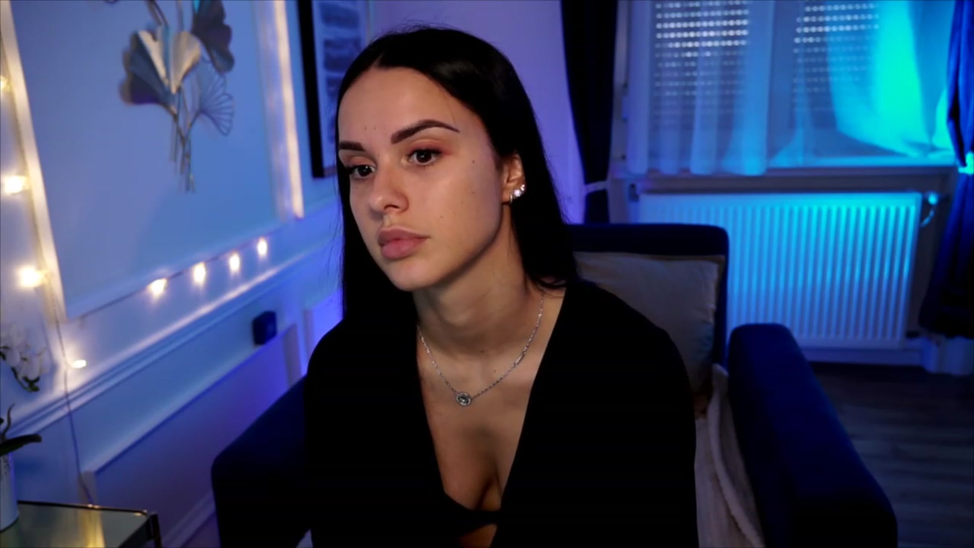 Gallery image thumbnail from cinnabellee's myfreecams stream on, 06/14/2023, 19:06 image 5 of 20