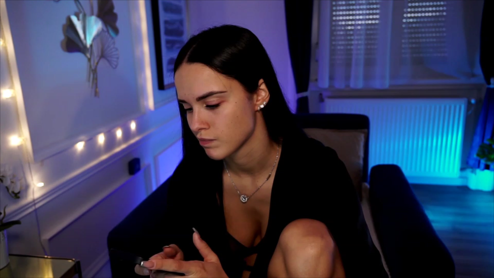 Gallery image thumbnail from cinnabellee's myfreecams stream on, 06/14/2023, 19:06 image 4 of 20