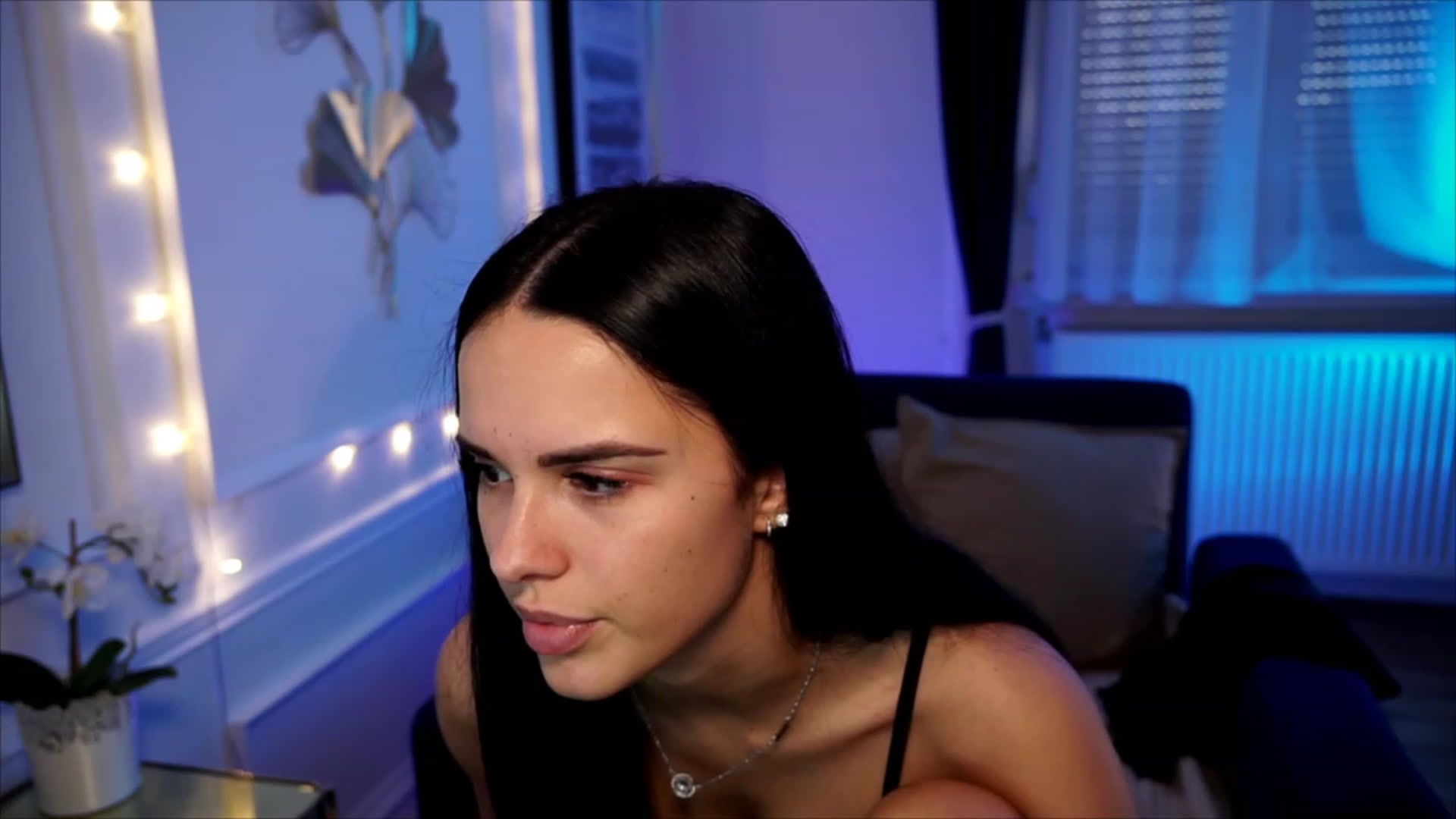 Gallery image thumbnail from cinnabellee's myfreecams stream on, 06/14/2023, 19:06 image 10 of 20