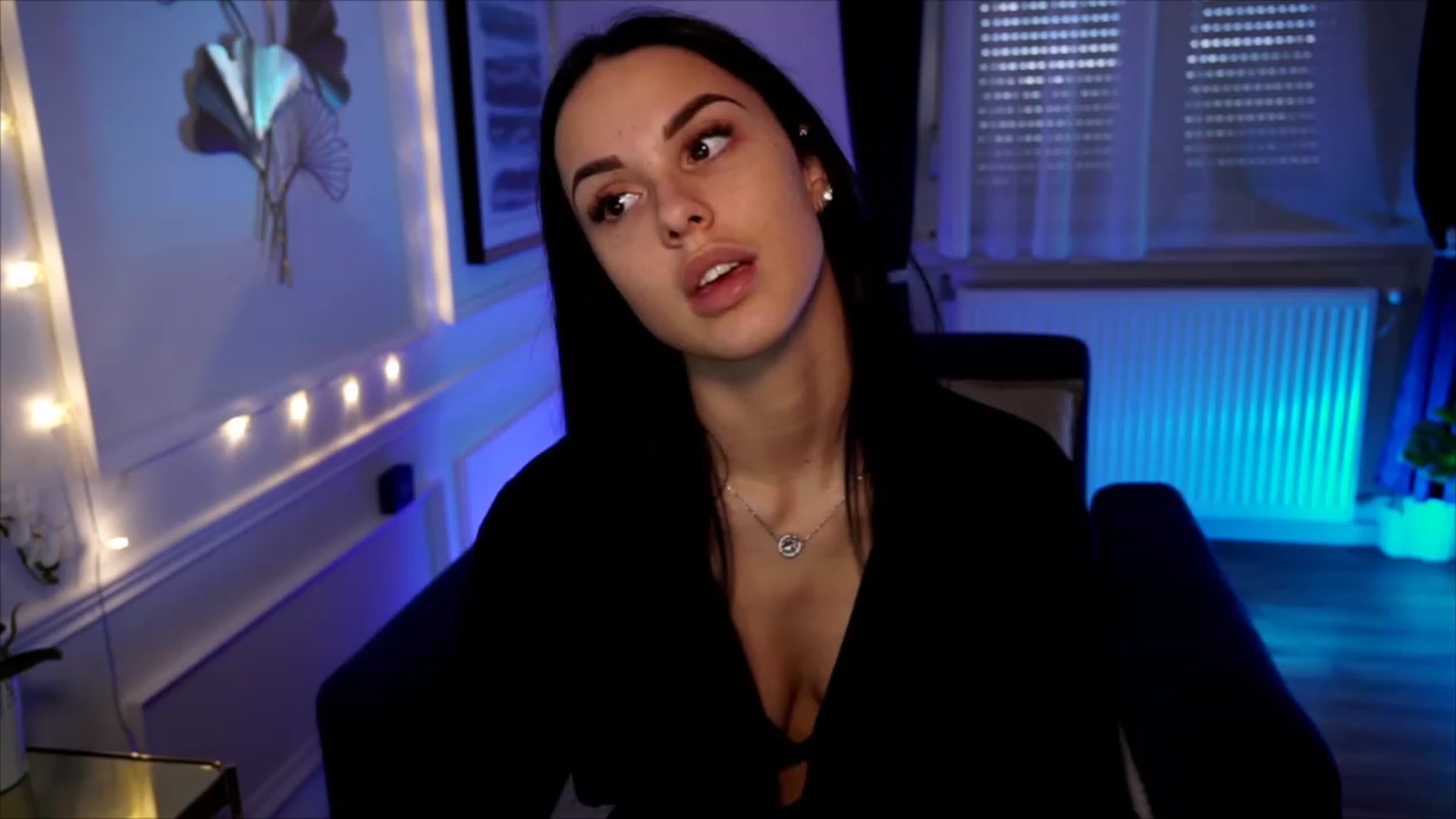 Gallery image thumbnail from cinnabellee's myfreecams stream on, 06/14/2023, 19:06 image 1 of 20