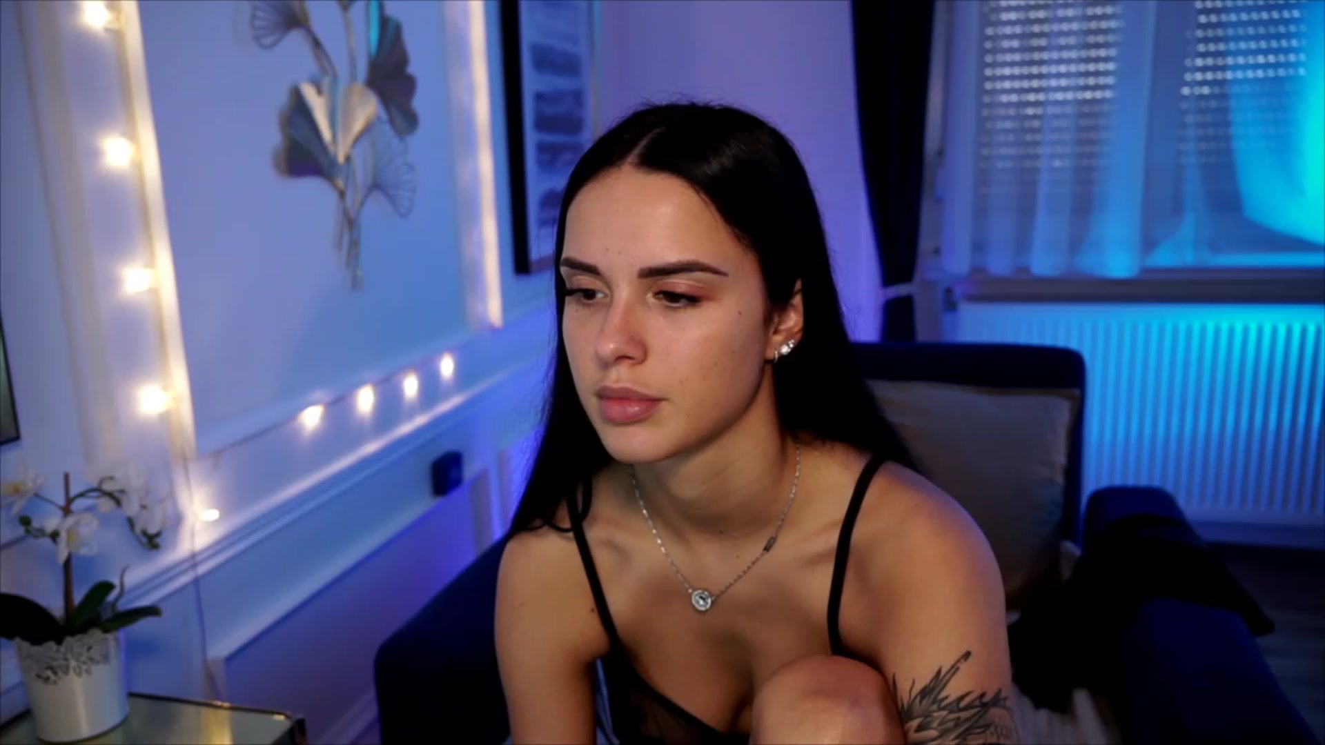 Gallery image thumbnail from cinnabellee's myfreecams stream on, 06/14/2023, 19:06 image 9 of 20