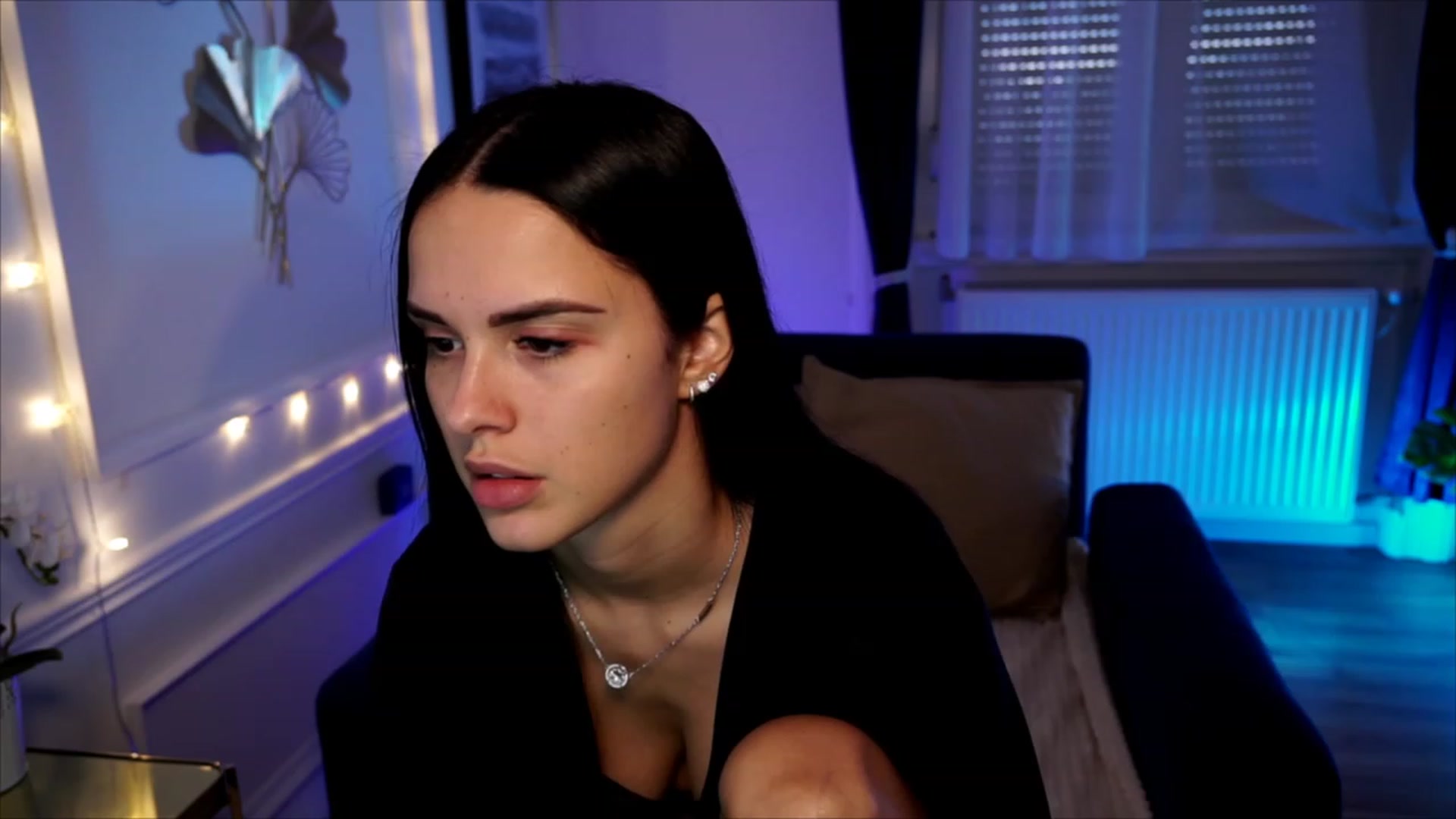 Gallery image thumbnail from cinnabellee's myfreecams stream on, 06/14/2023, 19:06 image 3 of 20