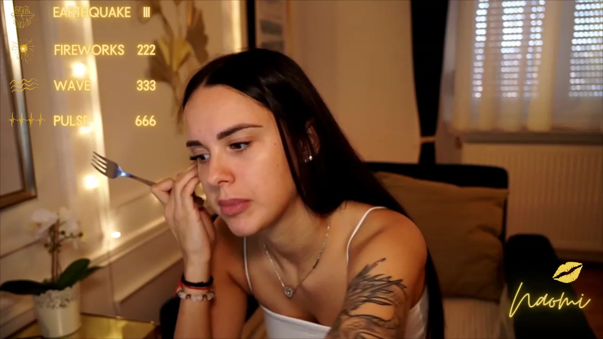 Gallery image thumbnail from cinnabellee's myfreecams stream on, 06/18/2023, 12:11 image 5 of 20