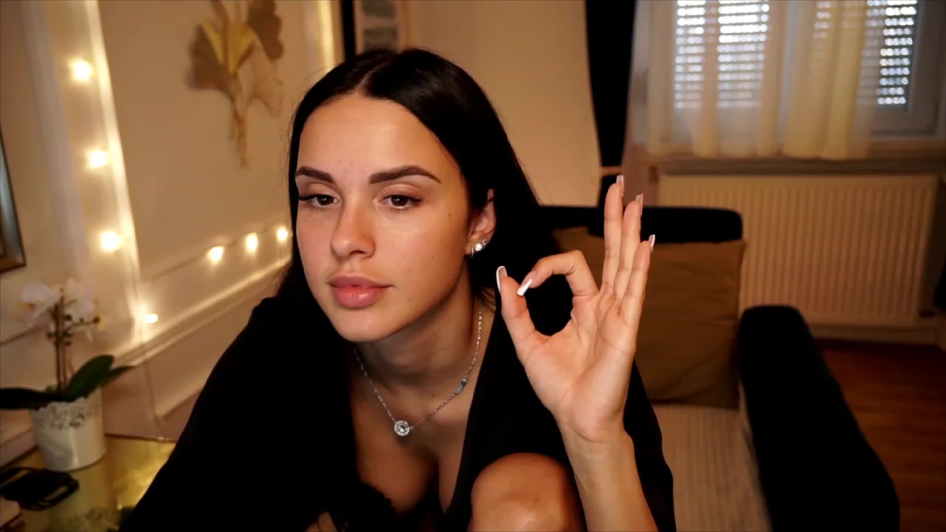 Gallery image thumbnail from cinnabellee's myfreecams stream on, 06/19/2023, 16:37 image 1 of 20