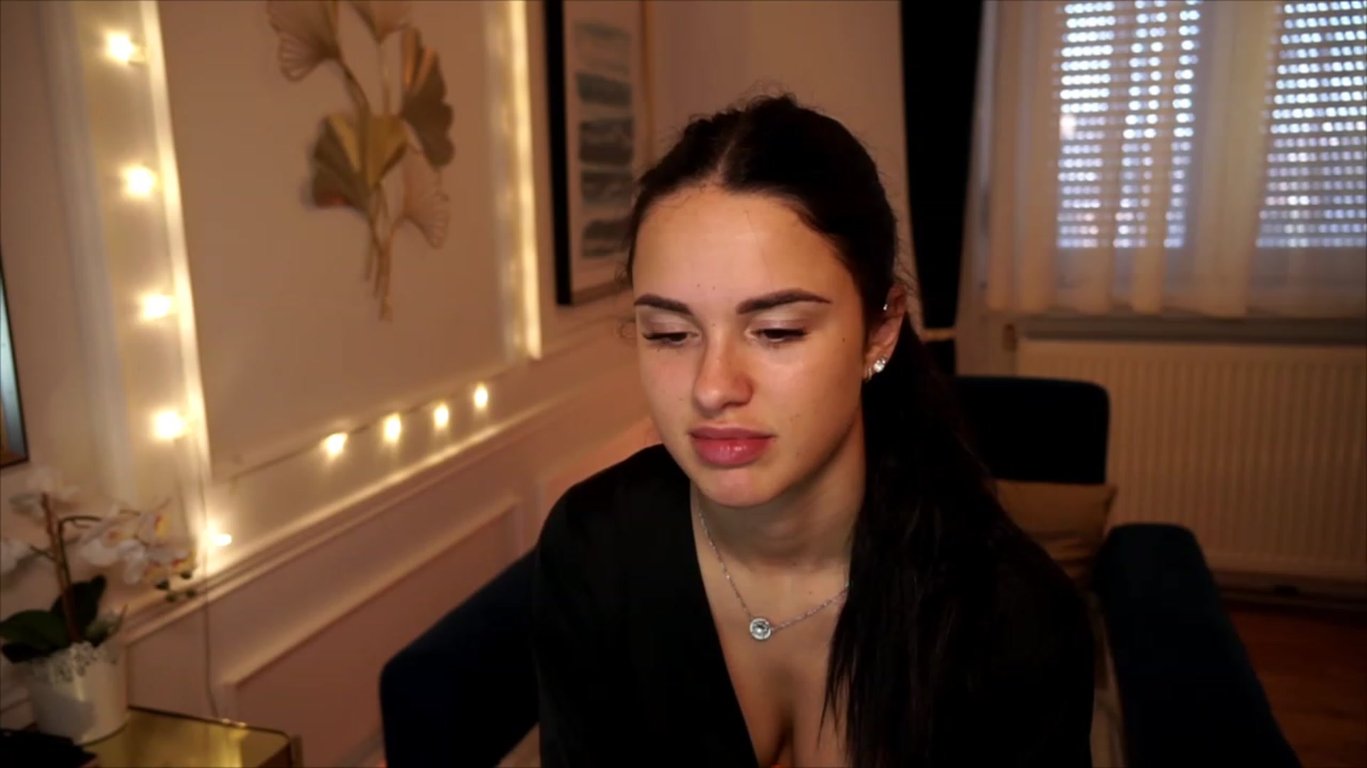Gallery image thumbnail from cinnabellee's myfreecams stream on, 07/02/2023, 10:39 image 17 of 20
