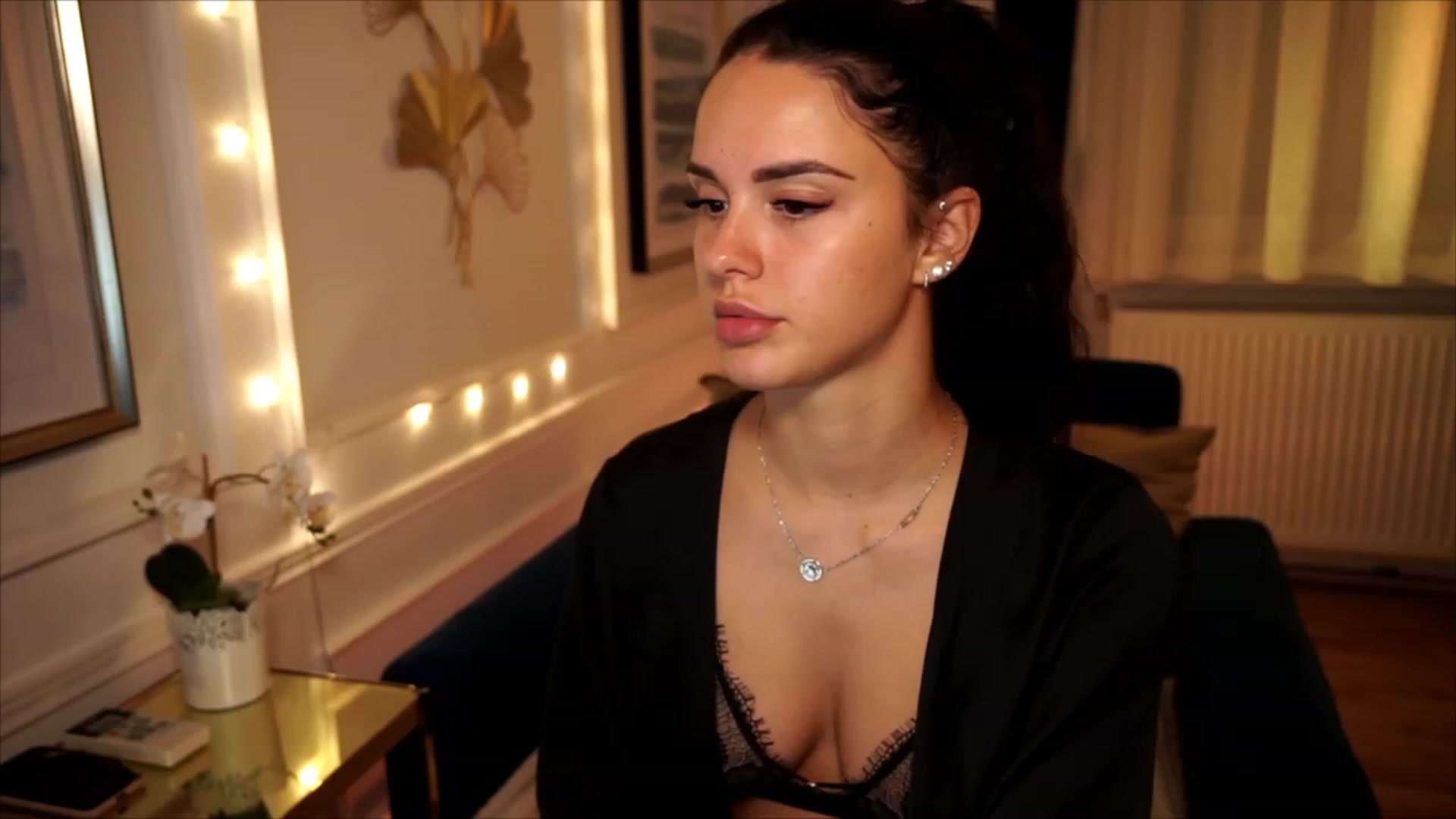 Gallery image thumbnail from cinnabellee's myfreecams stream on, 07/08/2023, 18:39 image 6 of 20
