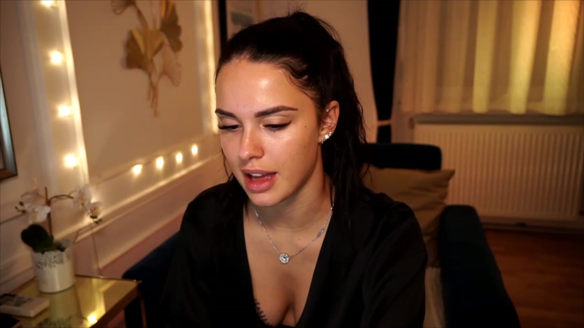 Gallery image thumbnail from cinnabellee's myfreecams stream on, 07/08/2023, 18:39 image 3 of 20