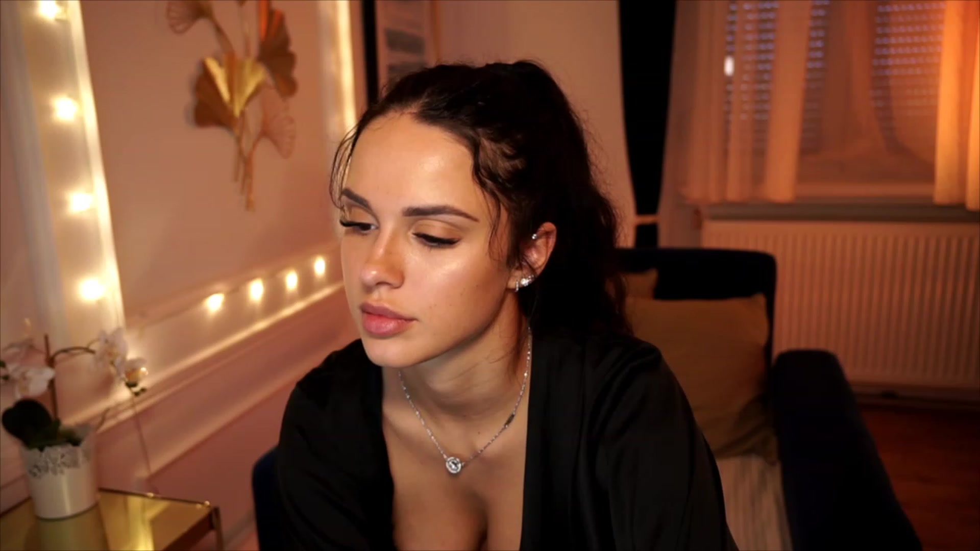 Gallery image thumbnail from cinnabellee's myfreecams stream on, 07/10/2023, 17:26 image 15 of 20