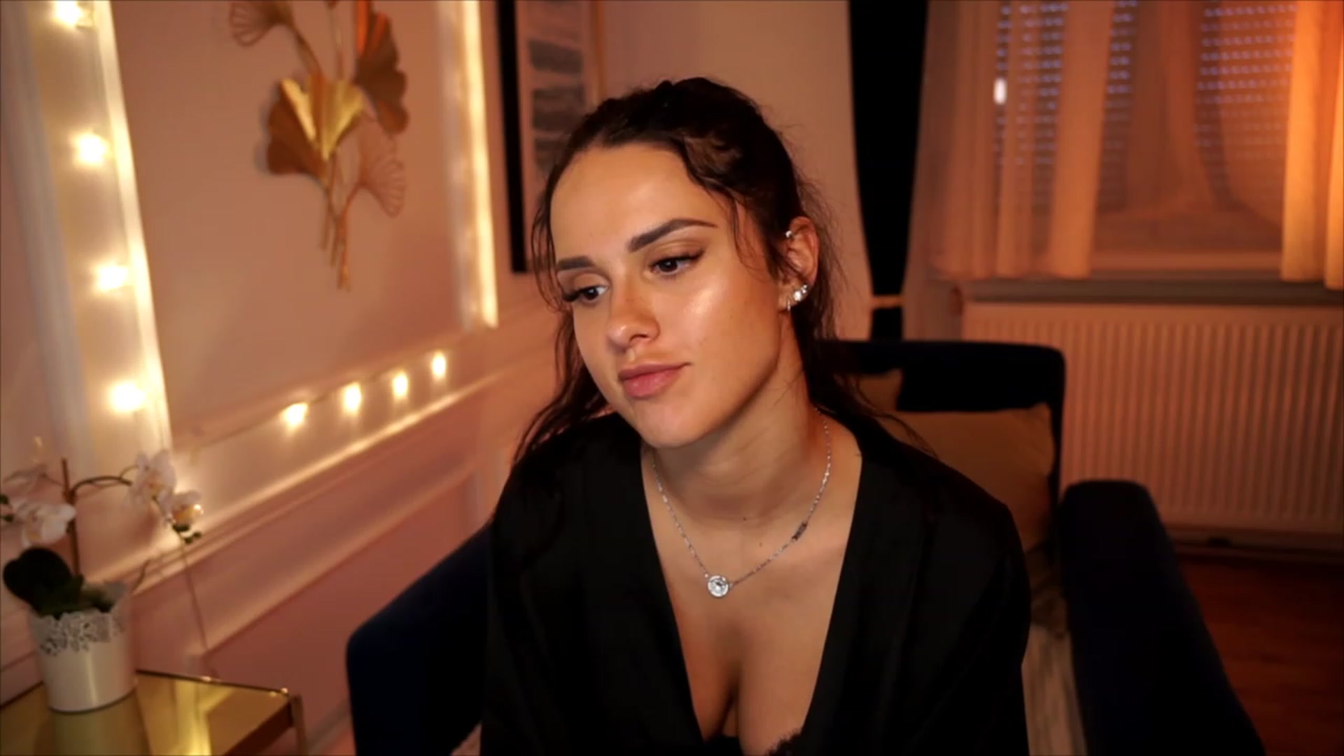 Gallery image thumbnail from cinnabellee's myfreecams stream on, 07/10/2023, 17:26 image 18 of 20